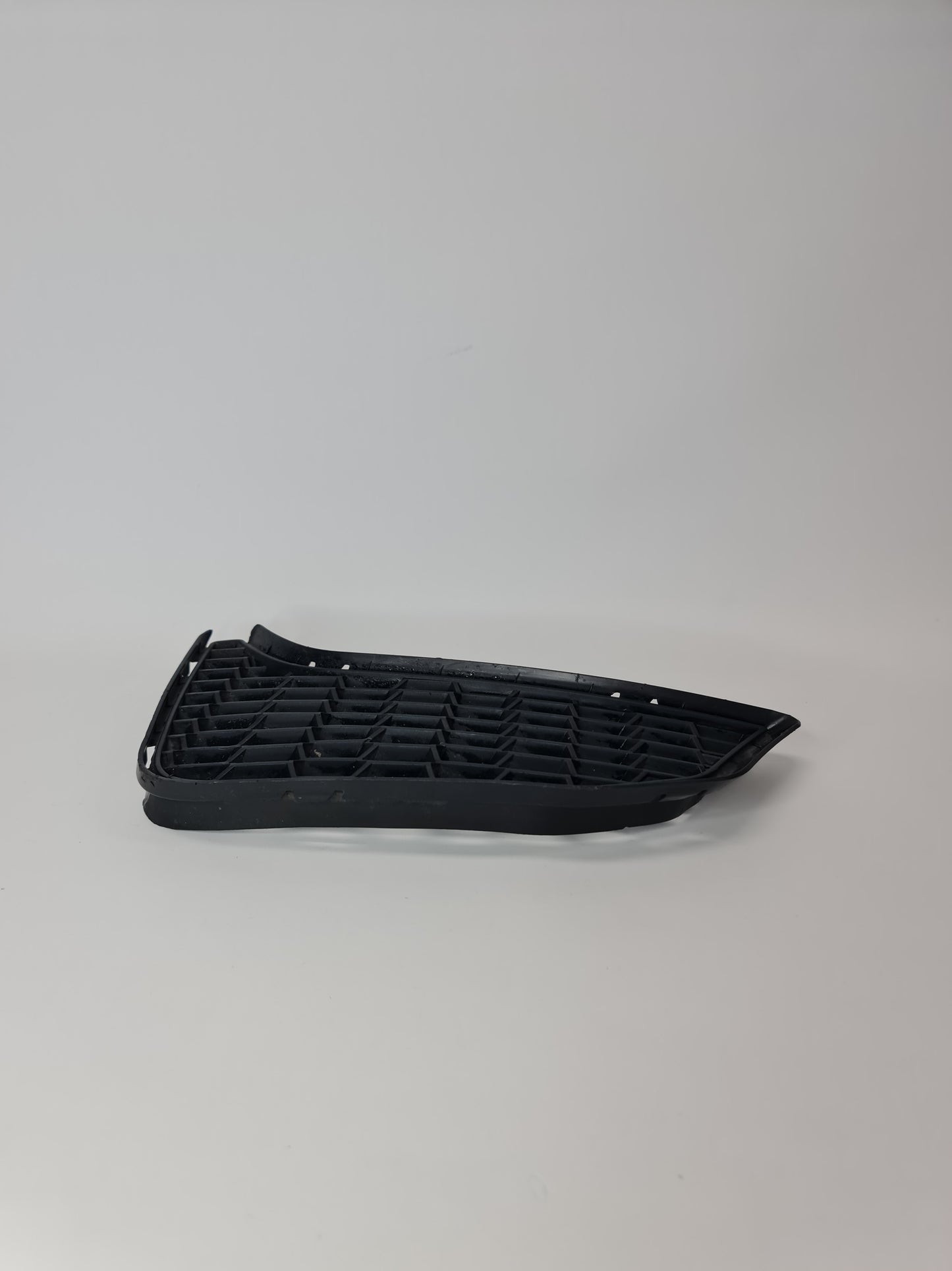 NEW BMW M4 F82 FRONT BUMPER LOWER RIGHT GRILLE 51118054302 8054302 2016 OEM - MPerformance.parts