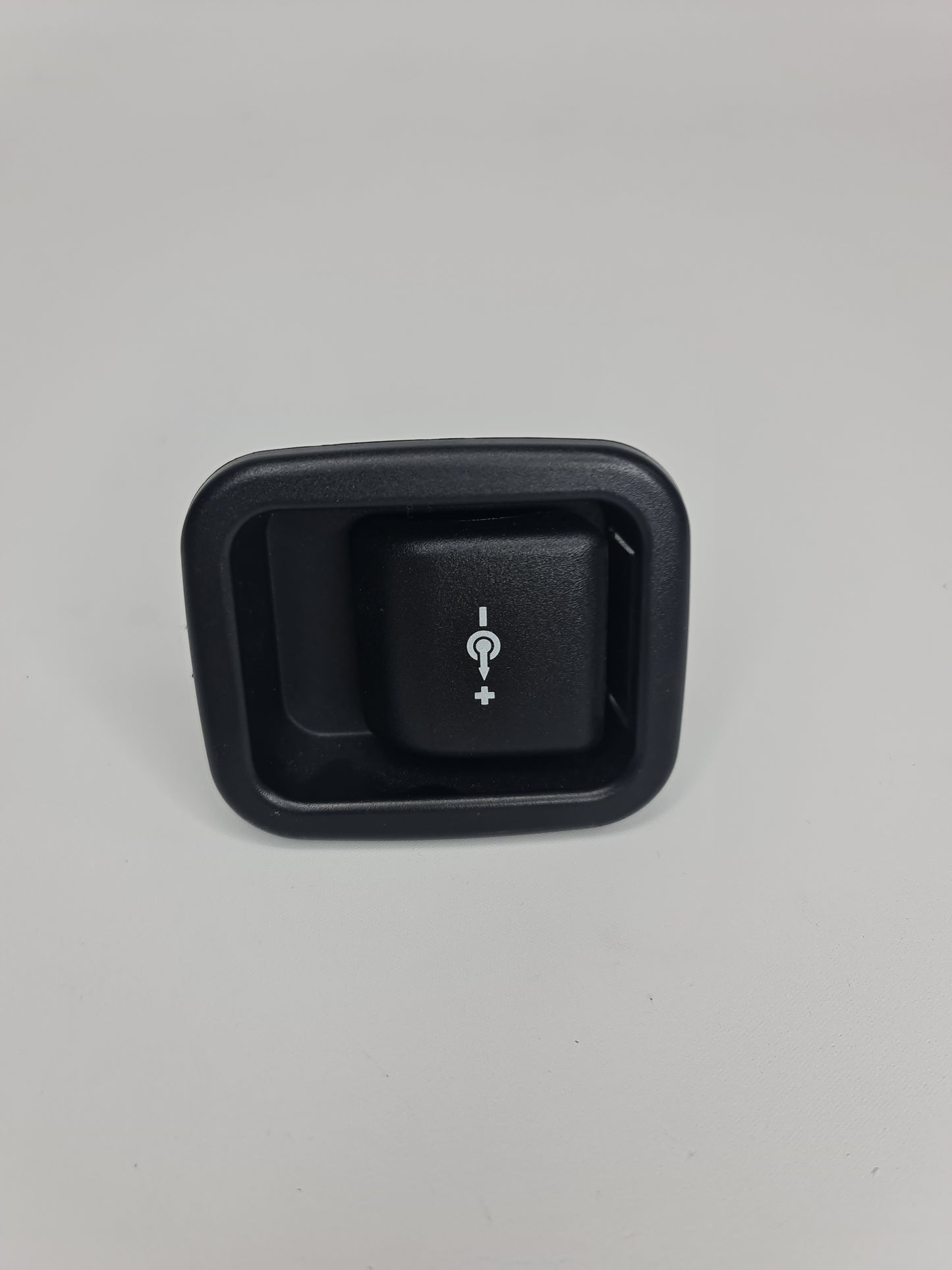 BMW 1 3 5 Series E60 E81 E87 E90 E91 F20 F30 LCI Charging Socket Mount 7143111 - MPerformance.parts
