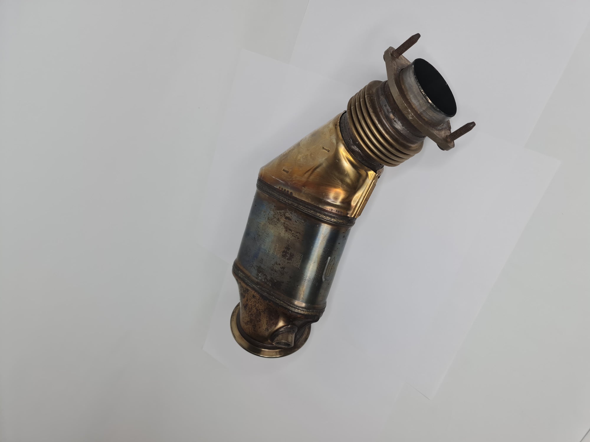BMW catalytic converter 2015-2020 model, part 18-32-7-848-044, shown with metal and ceramic components.