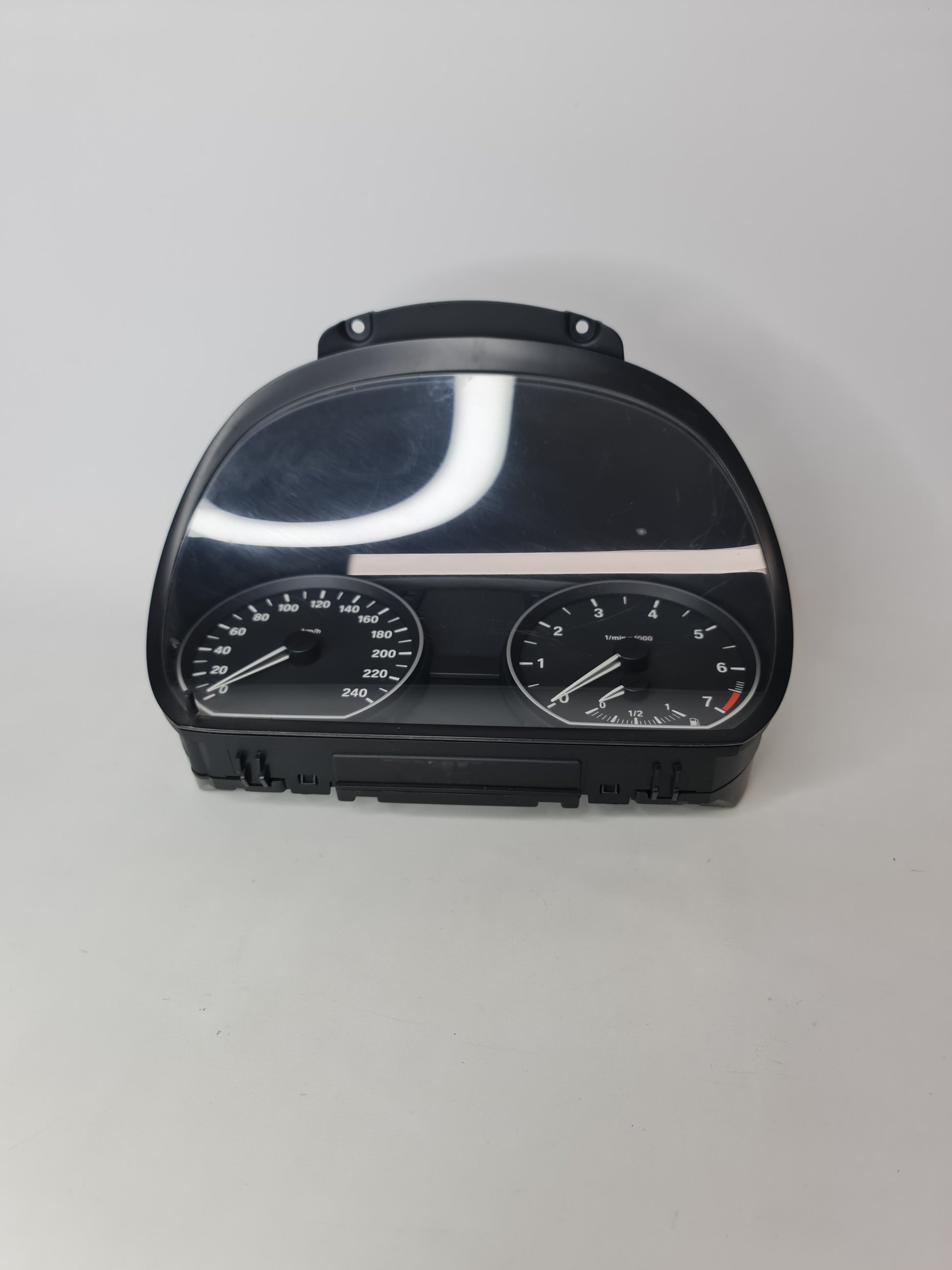 Original BMW E81 E87 E88 instrument cluster uncoded KM/H 62109283793 - MPerformance.parts