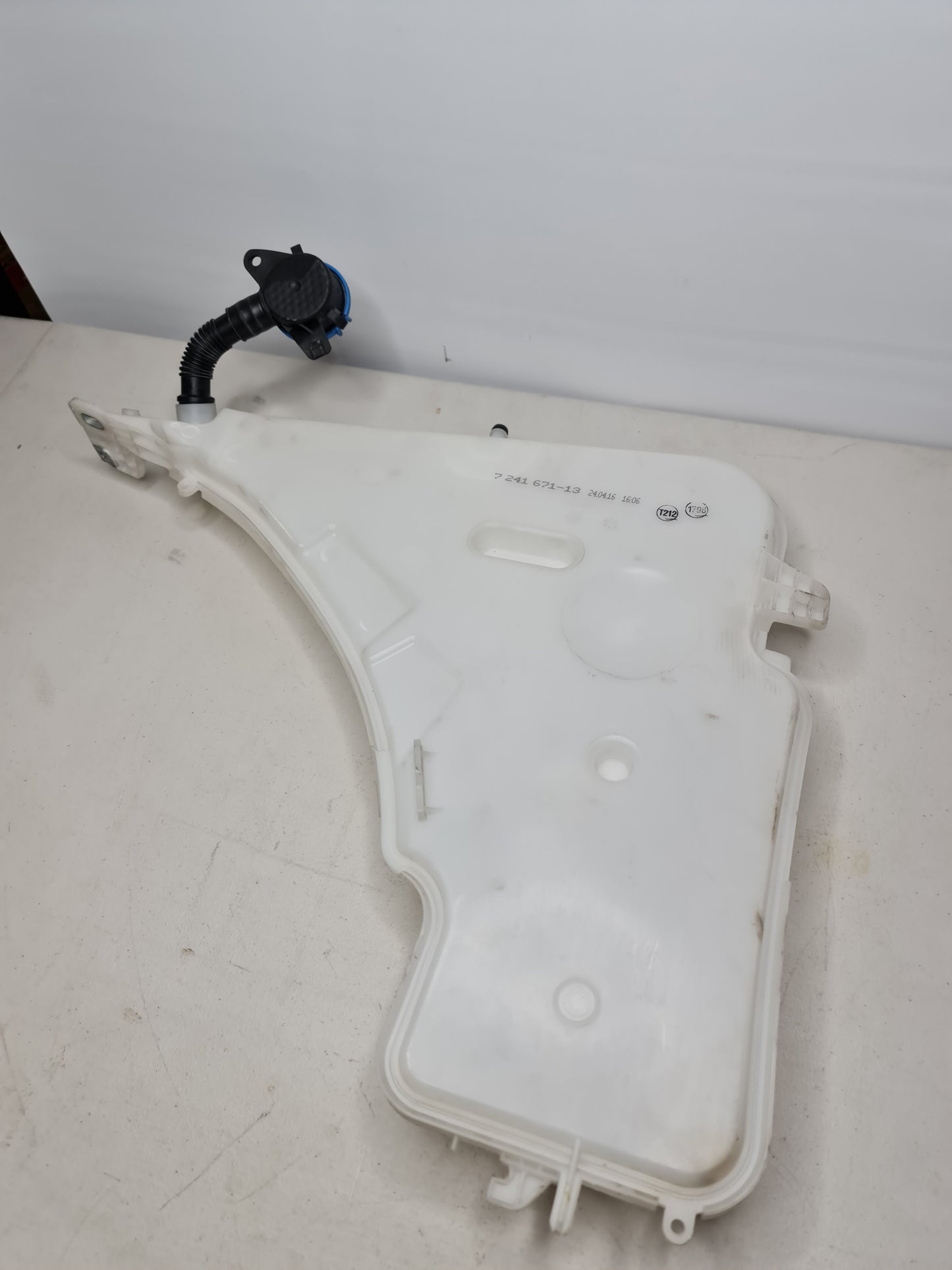 BMW 3 SERIES WASHER BOTTLE TANK RESERVOIR F34 GT 2013-2020 7241671 7241672 - MPerformance.parts