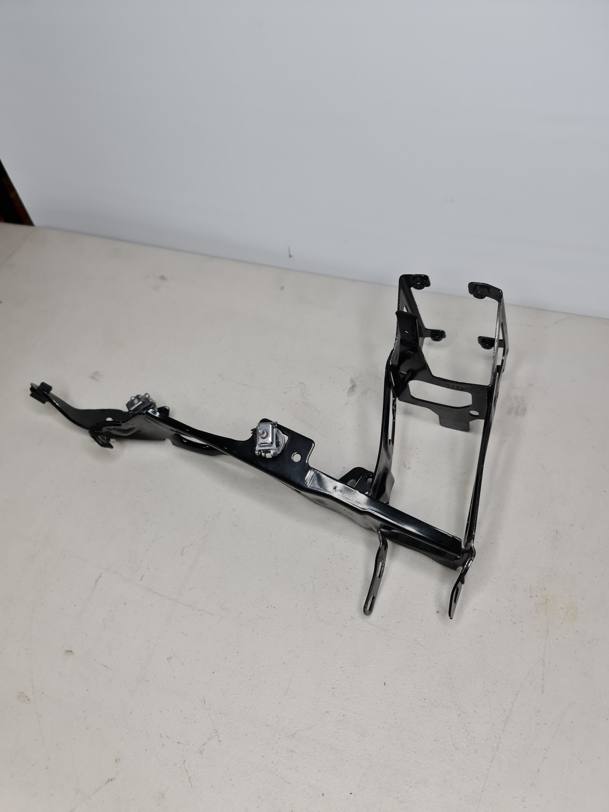 OEM BMW 4 F82 M4 3.0 PETROL RADIATOR RIGHT SIDE BRACKET 51648055670 2015 15-19 5164 8055670 10 170238 11 - MPerformance.parts