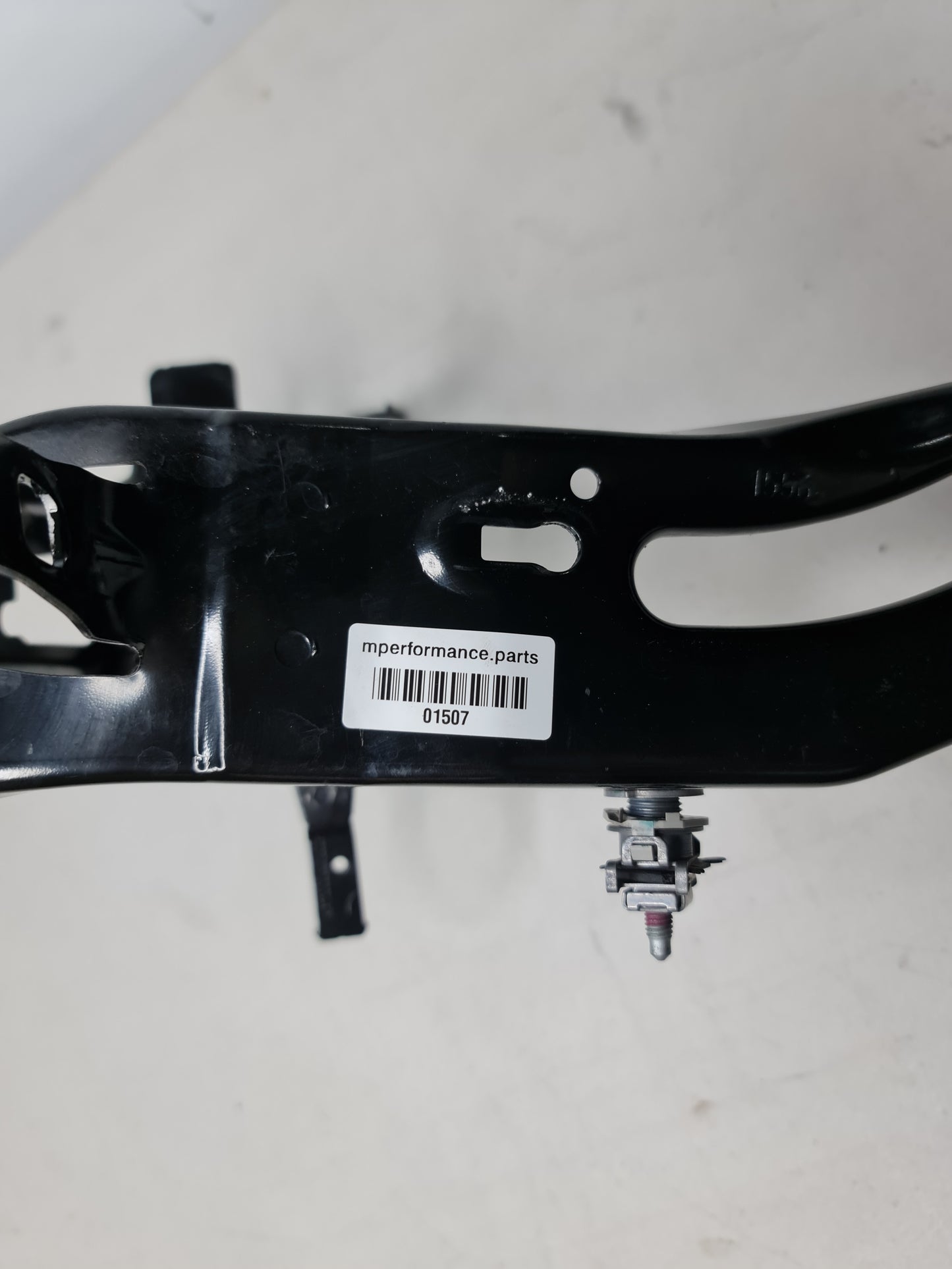 OEM BMW 4 F82 M4 3.0 PETROL RADIATOR RIGHT SIDE BRACKET 51648055670 2015 15-19 5164 8055670 10 170238 11 - MPerformance.parts