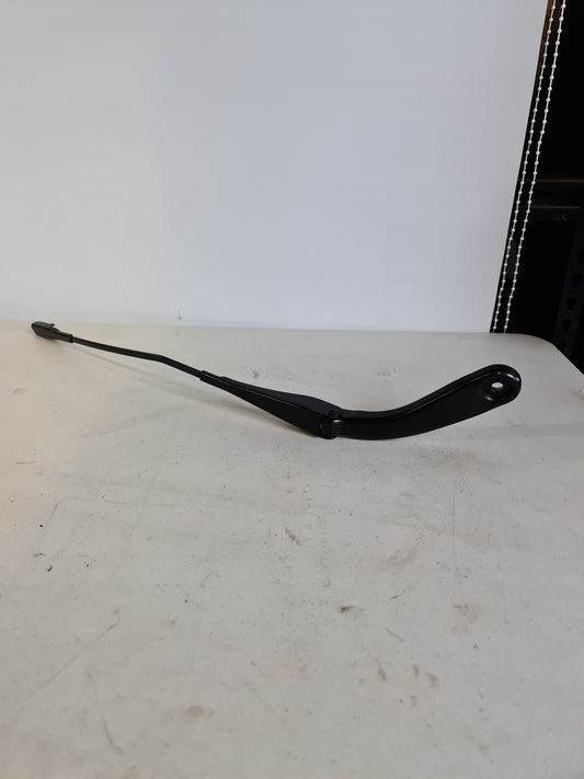 2013 BMW 1 SERIES F20/F21/LCI Front Left PART NUMBER 61619465064 (*) Wiper arm - MPerformance.parts