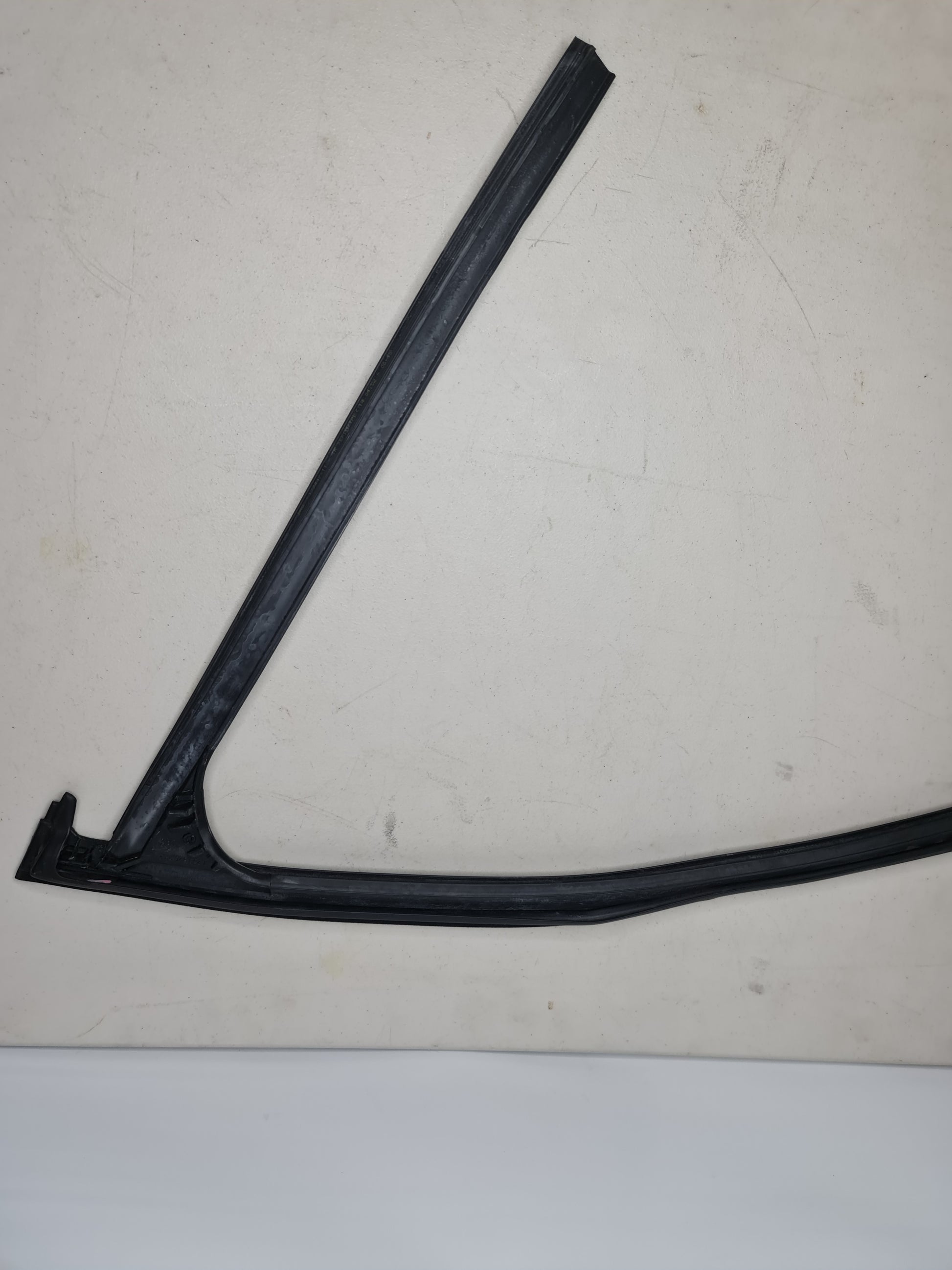 BMW F31 F35 F80 F30 328XI FRONT RIGHT SIDE DOOR WINDOW GUIDE - MPerformance.parts