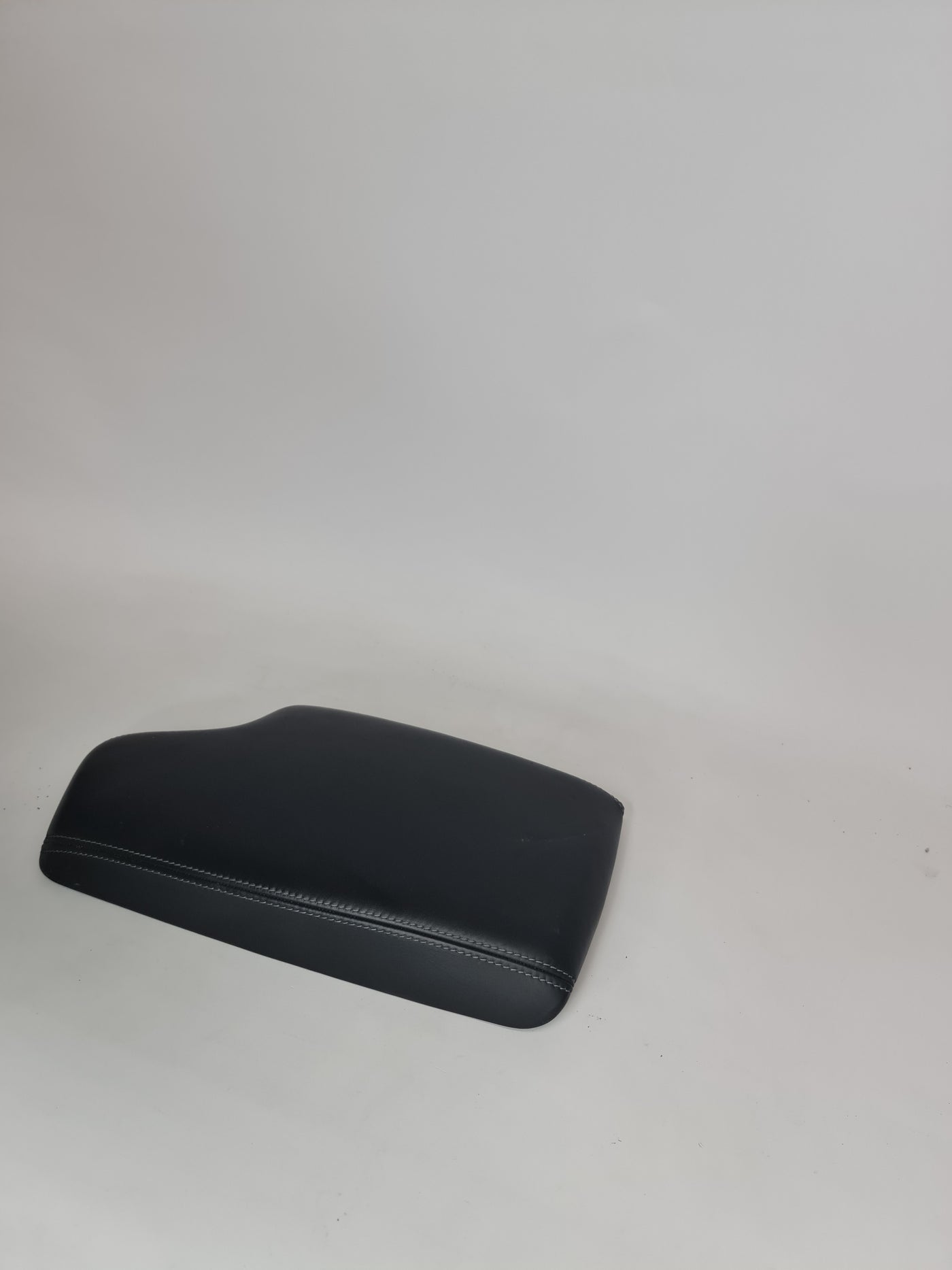 CENTER CONSOLE ARMREST MERINO LEATHER BLACK BMW F80 F82 M3 M4 - MPerformance.parts