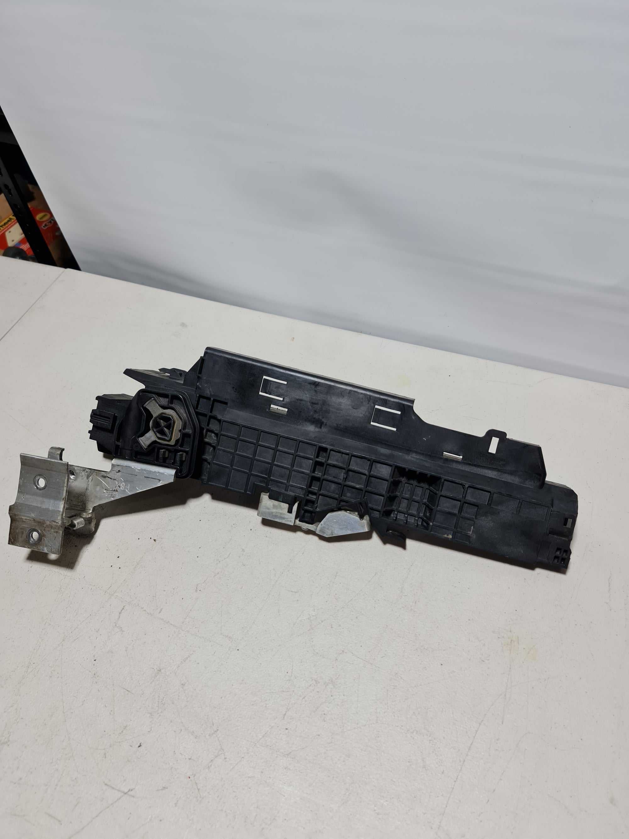 BMW 3 F80 M3 Radiator Left Side Bracket 17117848786 7848786 2017 - MPerformance.parts
