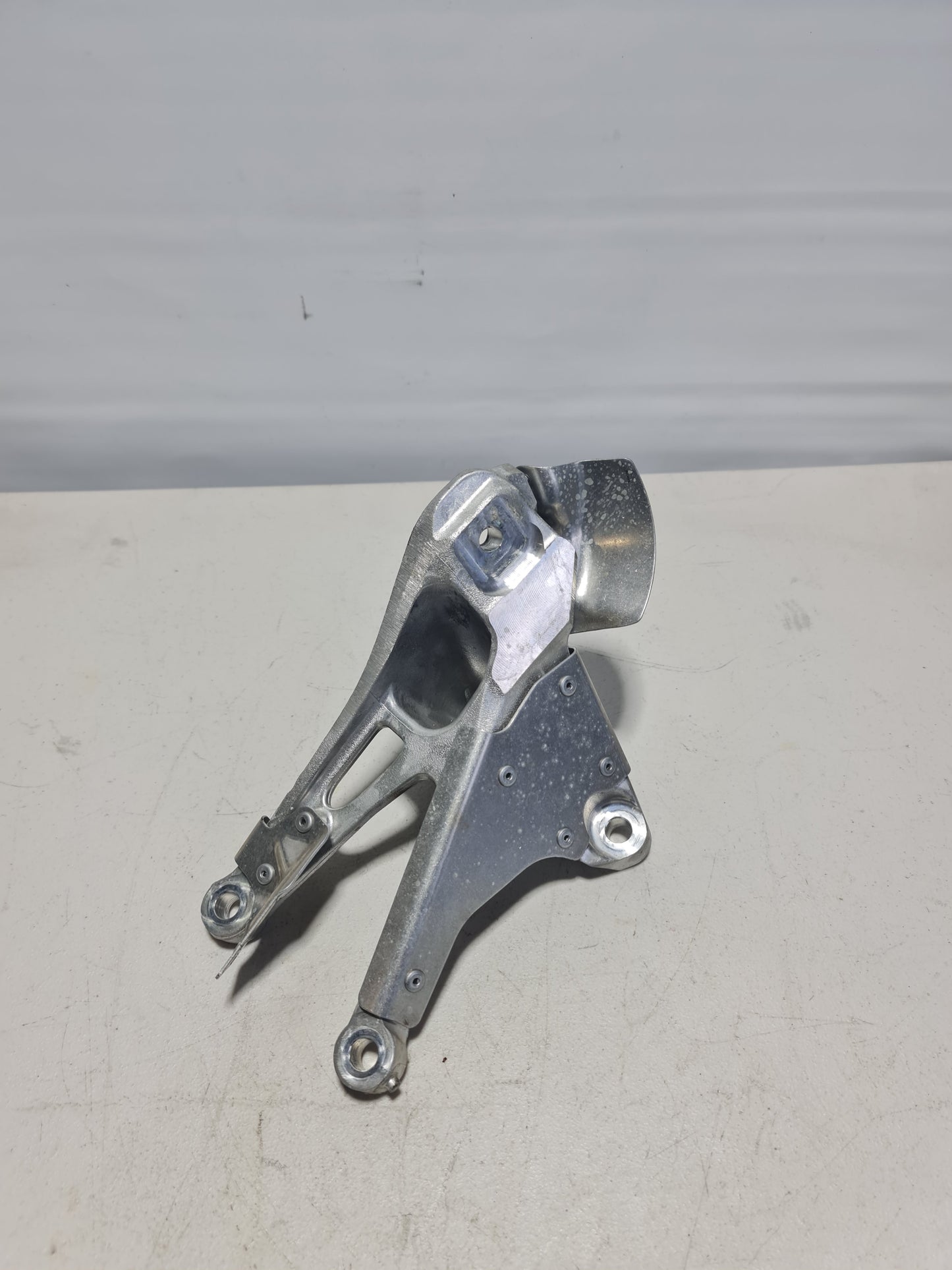 2015-2020 BMW 22-11-2-284-204 BMW 22112284204 Engine Mount Bracket Right 2284204 02 - MPerformance.parts