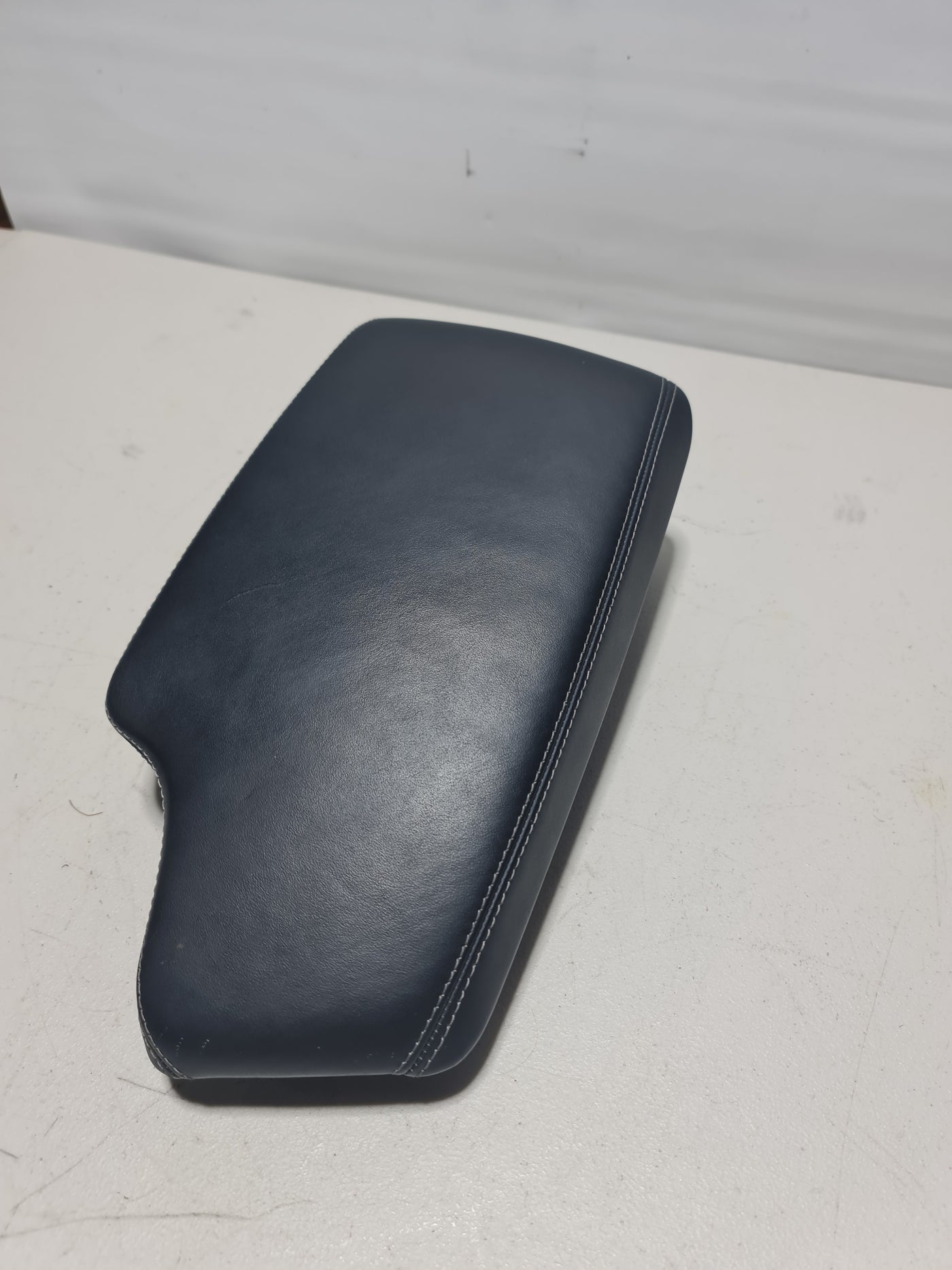 CENTER CONSOLE ARMREST MERINO LEATHER BLACK BMW F80 F82 M3 M4 - 105028221 - MPerformance.parts