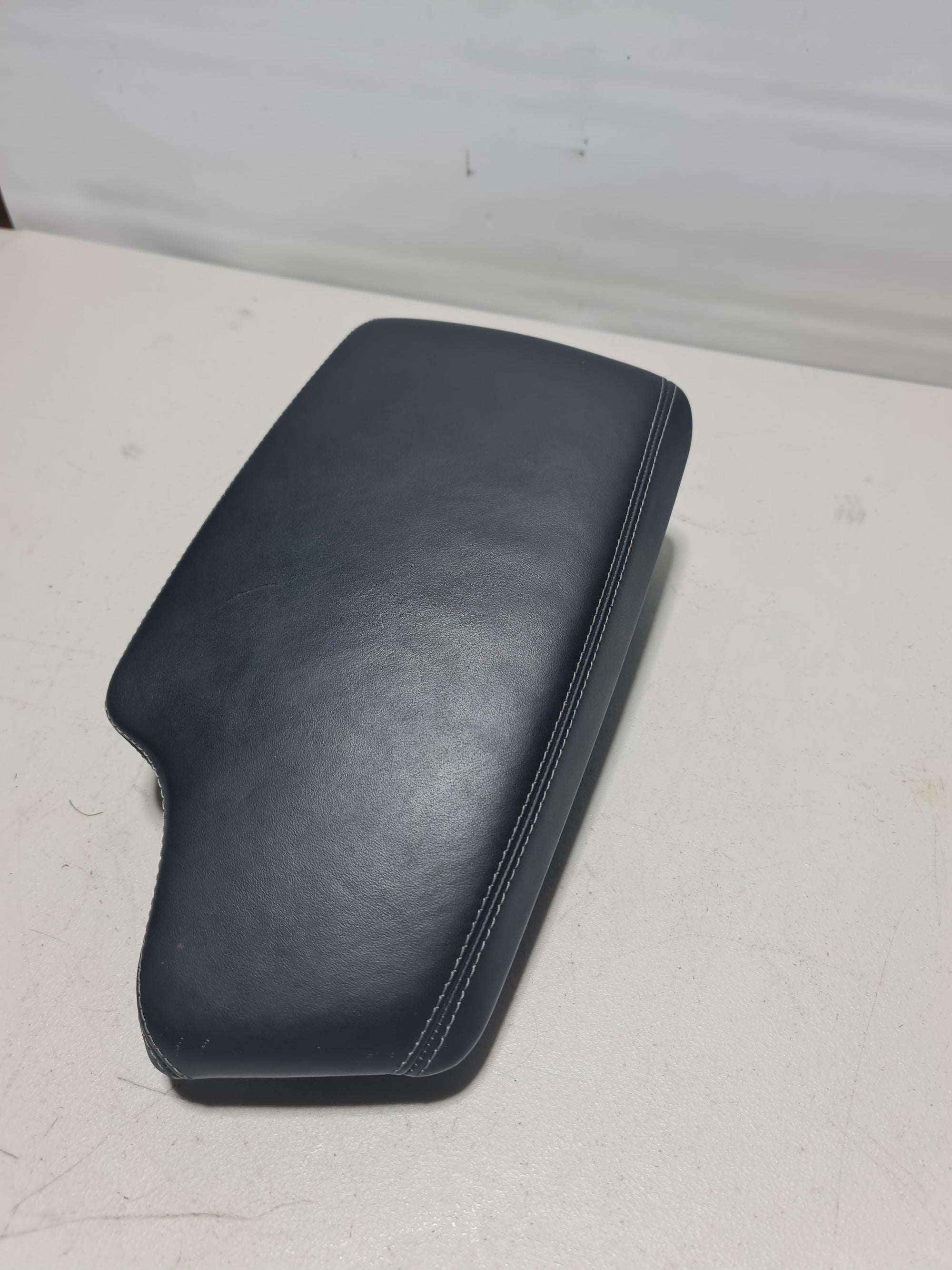 CENTER CONSOLE ARMREST MERINO LEATHER BLACK BMW F80 F82 M3 M4 - 105028221 - MPerformance.parts