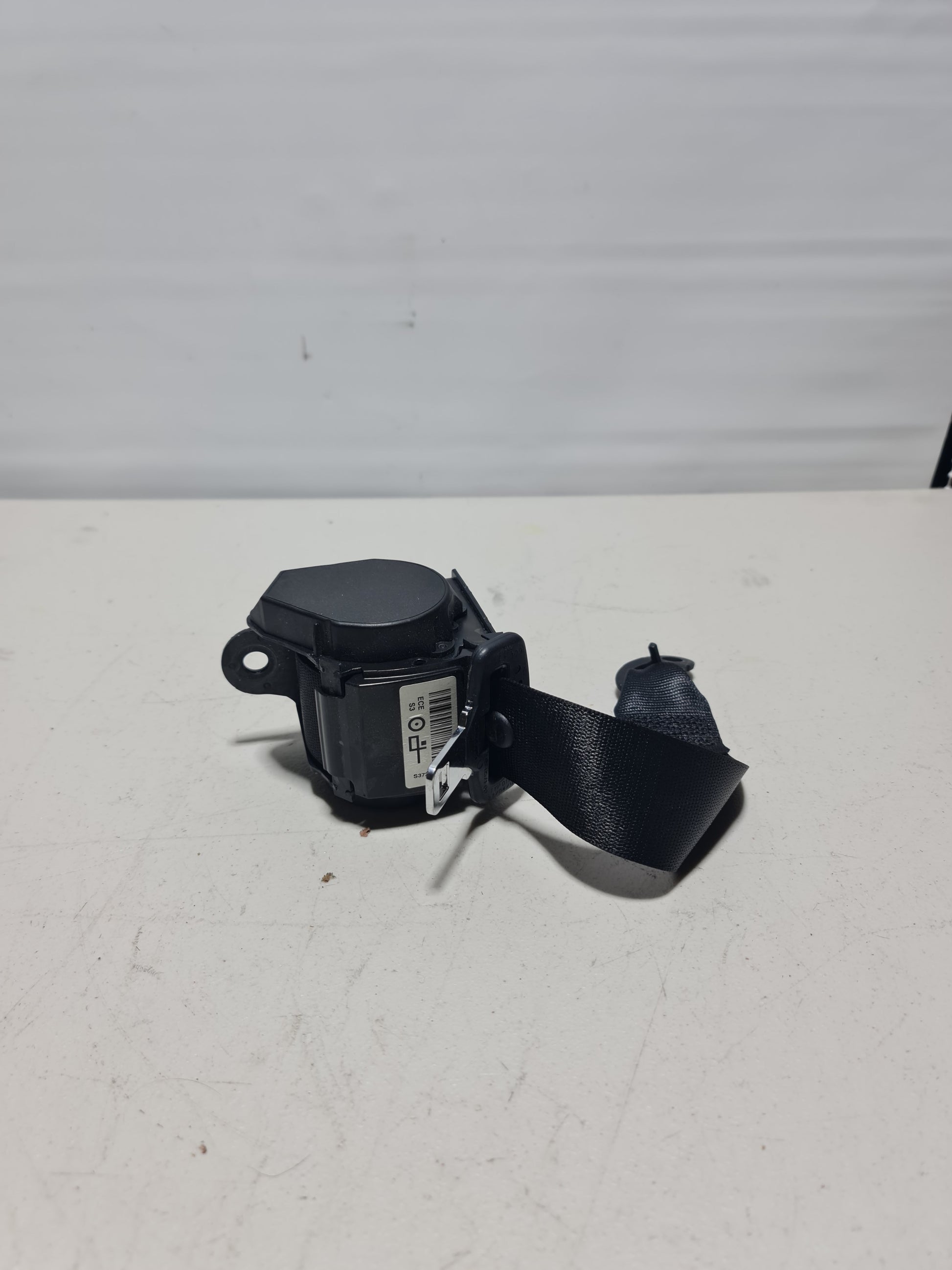 7243309 S3724330904 seat belt buckle belt BMW F31 rear outside - MPerformance.parts