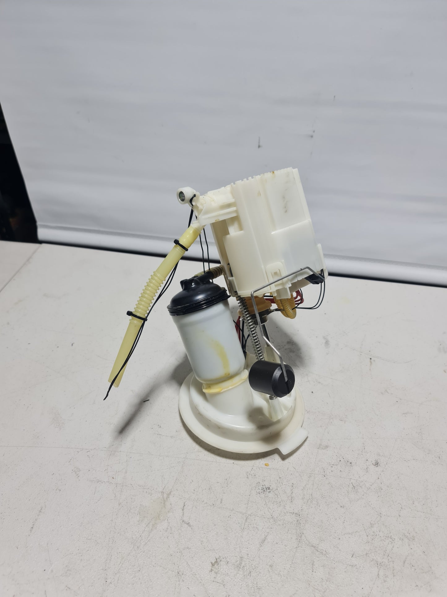 2015-2020 BMW 16-11-2-284-693 BMW 16112284693 Fuel Pump And Sender Assembly 2284693 05