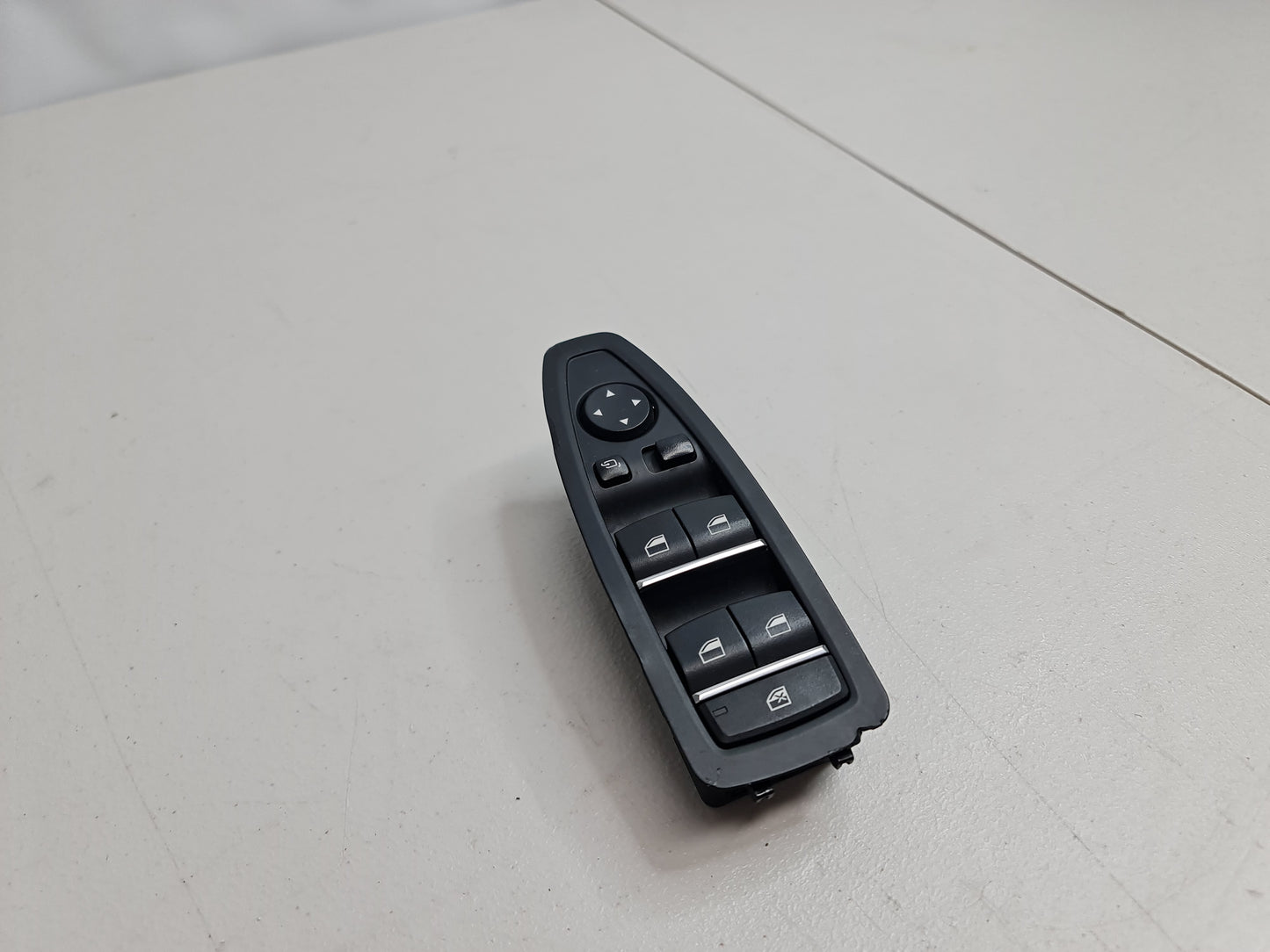 2010-2020 BMW 61-31-9-362-107 BMW 61319362107 Door Window Switch Front Left 9362107 01