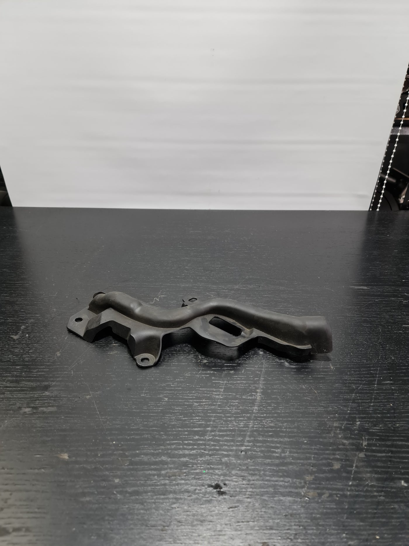 BMW M4 COUPE G82 FRONT BONNET HOOD RIGHT GASKET SEAL 51768075016 - MPerformance.parts
