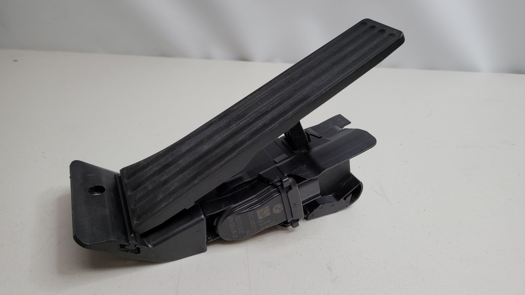 2006-2020 BMW 35-42-6-853-175 BMW 35426853175 Accelerator.Pedal Module,Automatic Gearbox 6853175 06 - MPerformance.parts