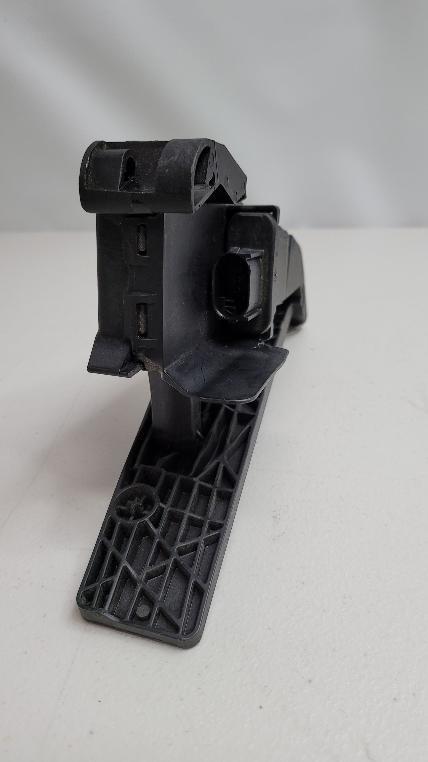 2006-2020 BMW 35-42-6-853-175 BMW 35426853175 Accelerator.Pedal Module,Automatic Gearbox 6853175 06