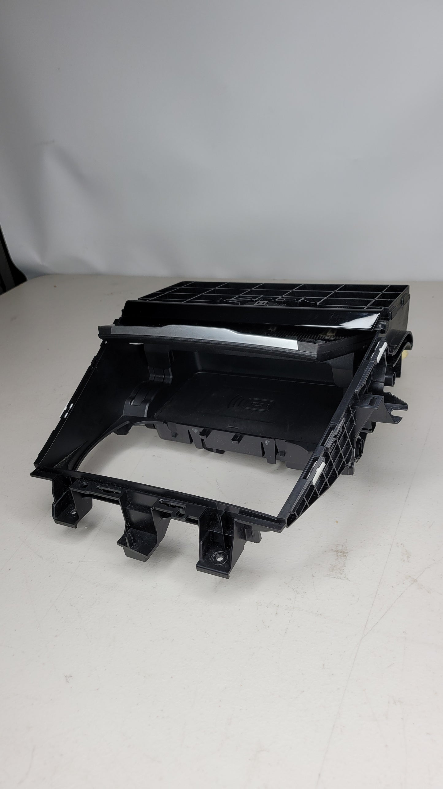 BMW 3 Series G20 G21 4 Series G22 G23 M3 Storage compartment center console front WCA/NFC 6806797