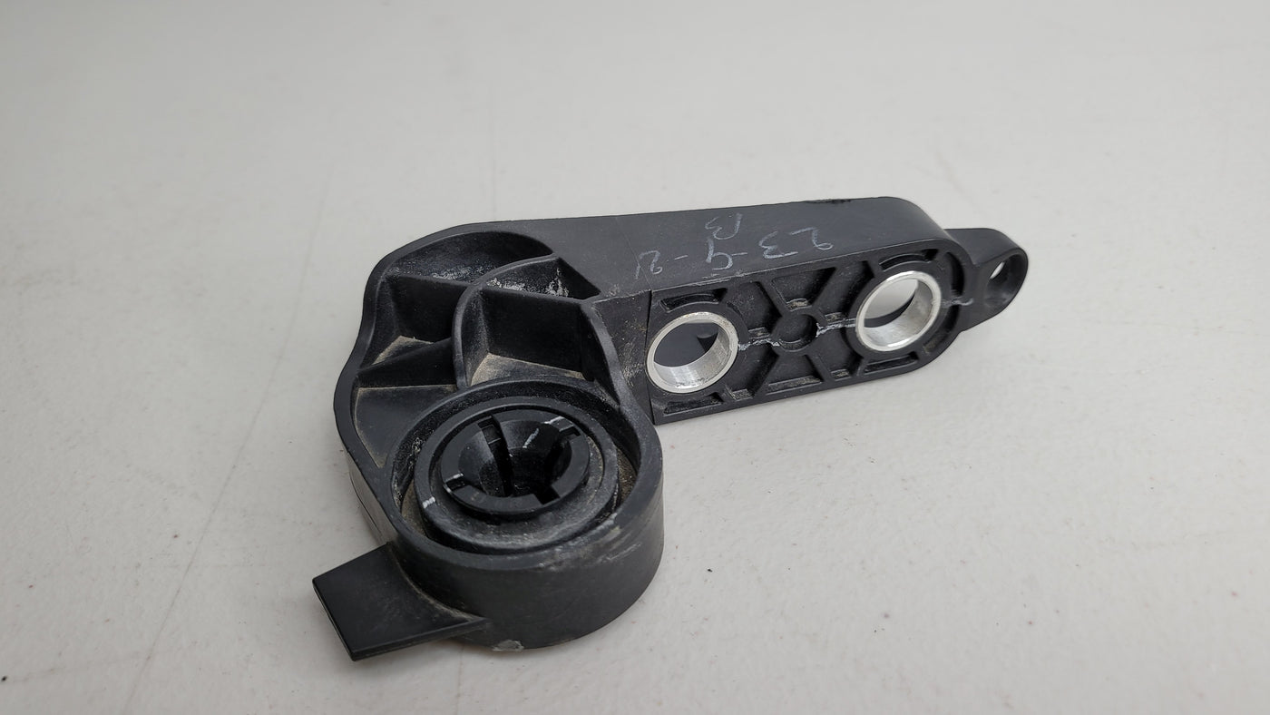 BMW 3 G80 RIGHT AIR DUCT BRACKET 51647457052 7457052 - MPerformance.parts