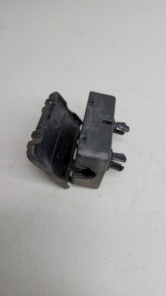 BMW 5 F10 Plug-in Connection Bracket - 9187008