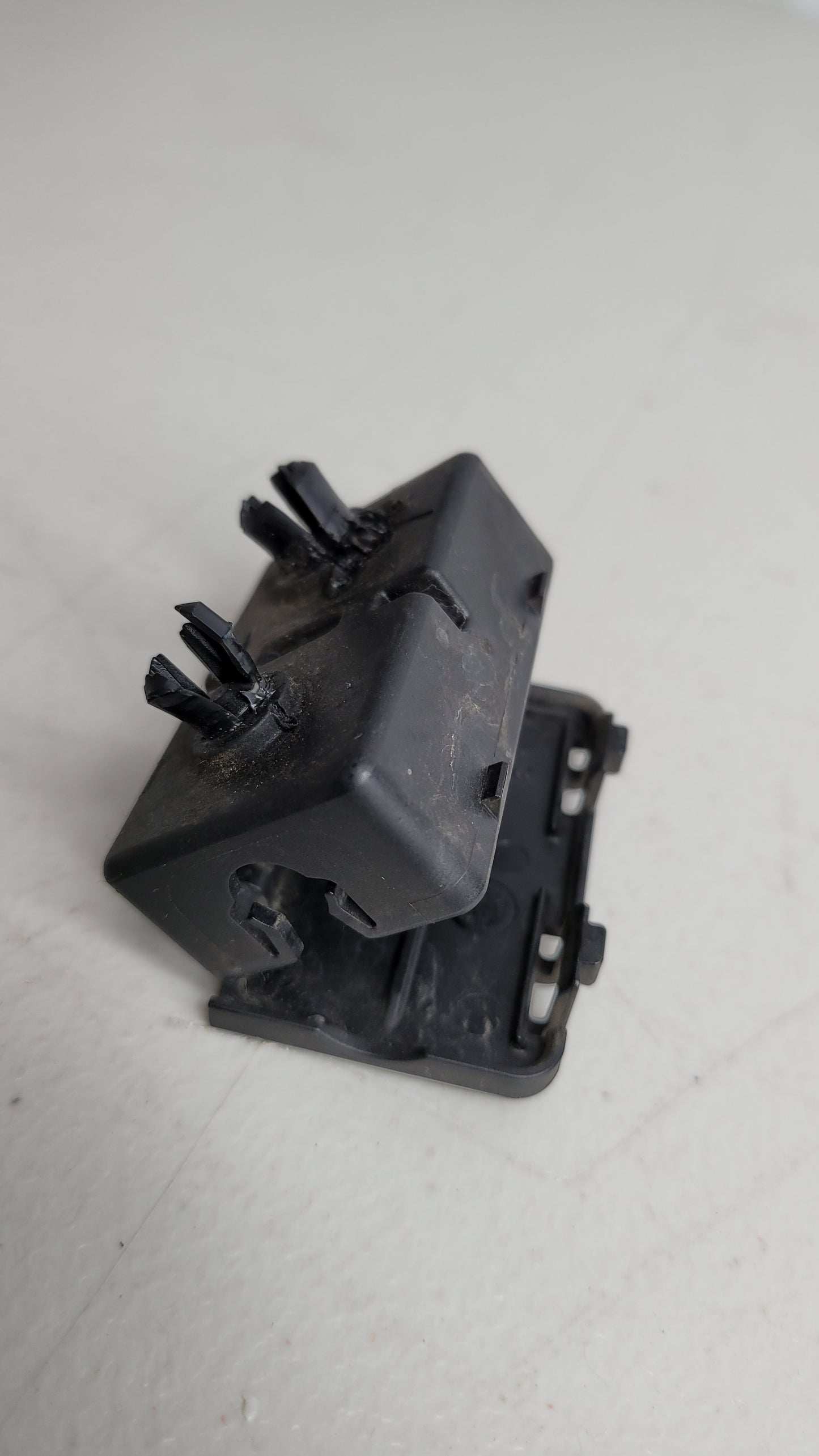 BMW 5 F10 Plug-in Connection Bracket - 9187008