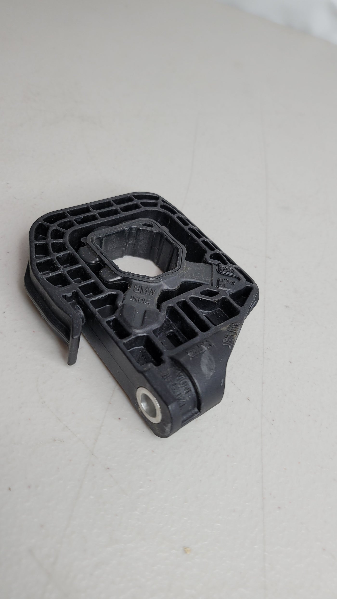 BMW G80 G82 G83 M3 G20 G21 G29 Petrol Radiator Pack Bracket Mount Left 9895623 - MPerformance.parts