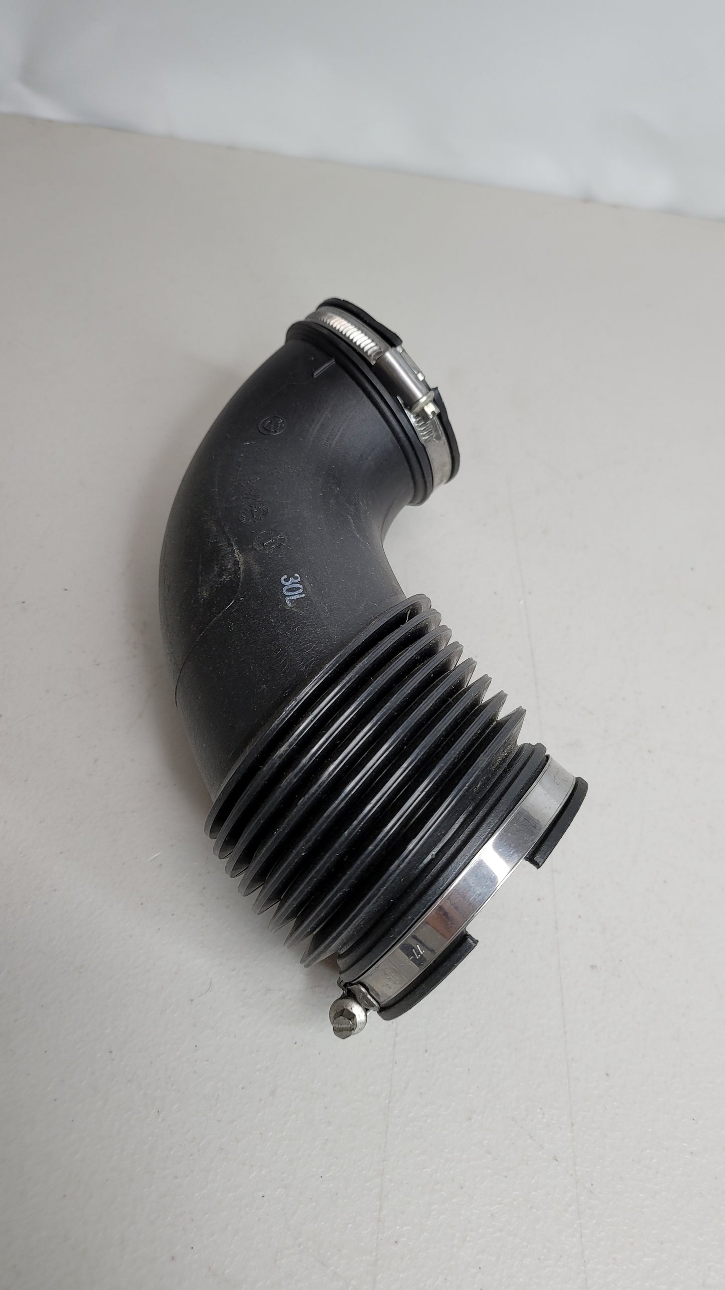 2015-2020 BMW 13-71-7-846-271 BMW 13717846271 Clean Air Pipe, Top 7846271 02