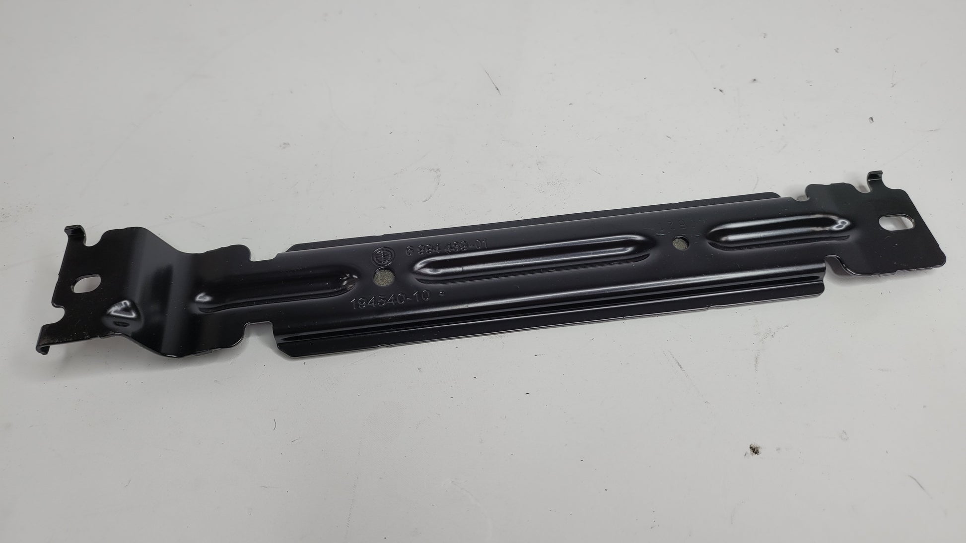 BMW 3 SERIES G20 - 2018 2019 2020 2021 - BATTERY HOLD DOWN CLAMP 194540-10 - MPerformance.parts