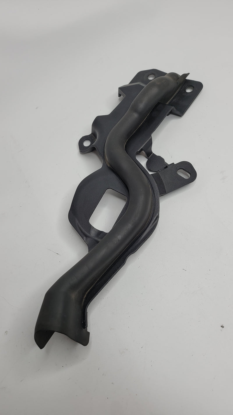 BMW G80 G81 M3 G82 G83 M4 RIGHT SIDE ENGINE COMPARTMENT RUBBER 8075016 - MPerformance.parts
