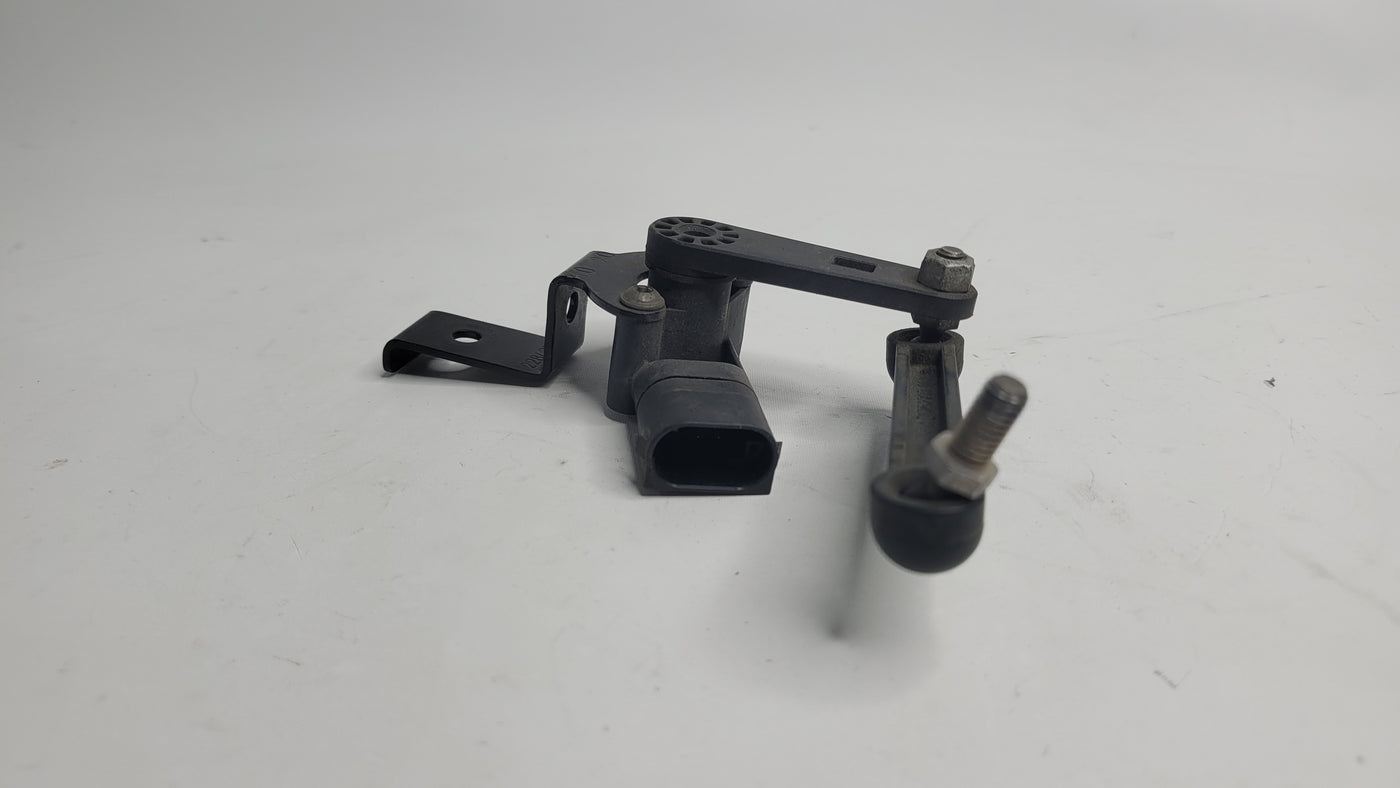 BMW M3 G80 FRONT LEFT SUSPENSION HEIGHT LEVEL SENSOR 6895466 - MPerformance.parts