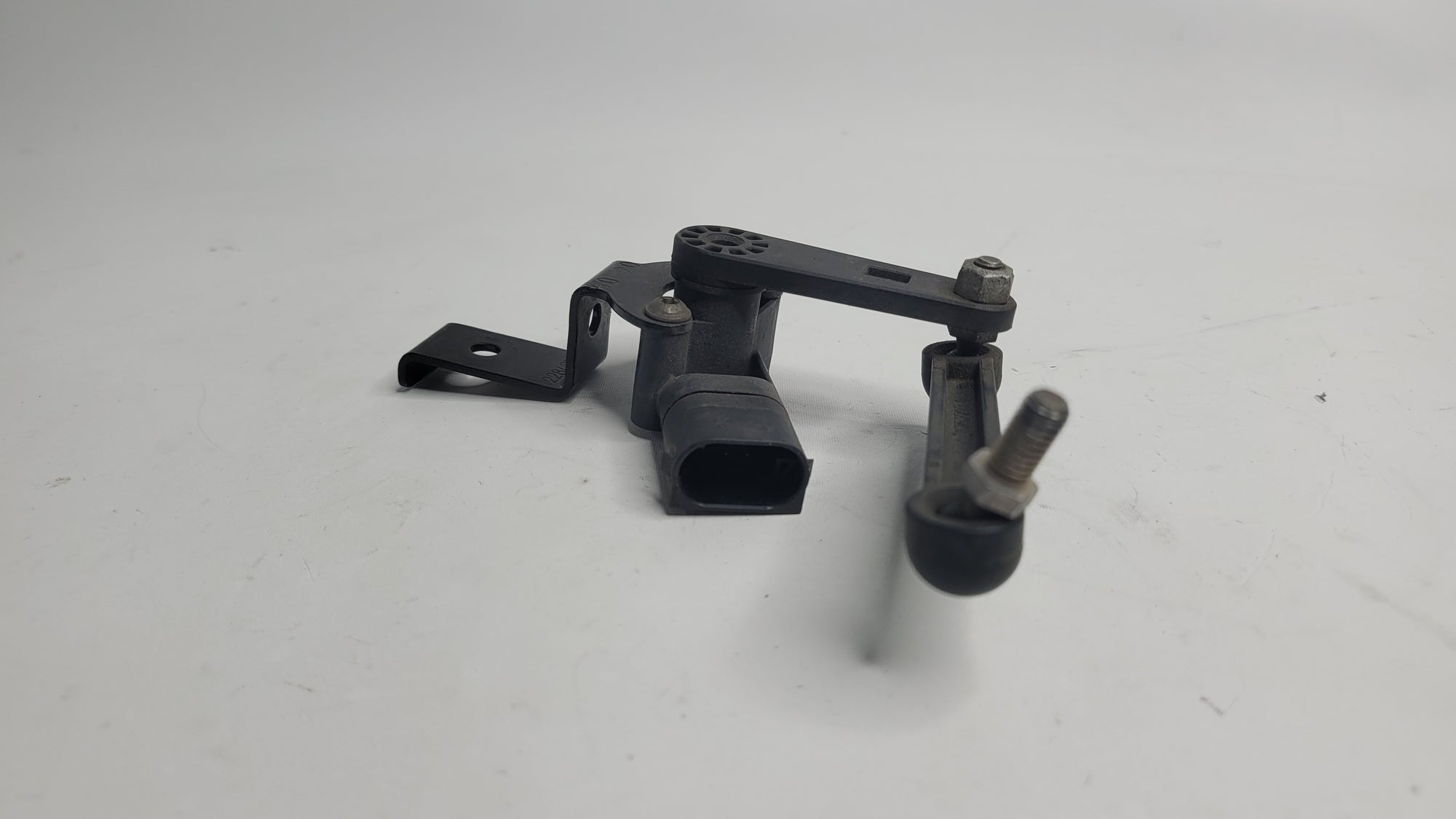 BMW M3 G80 FRONT LEFT SUSPENSION HEIGHT LEVEL SENSOR 6895466 - MPerformance.parts
