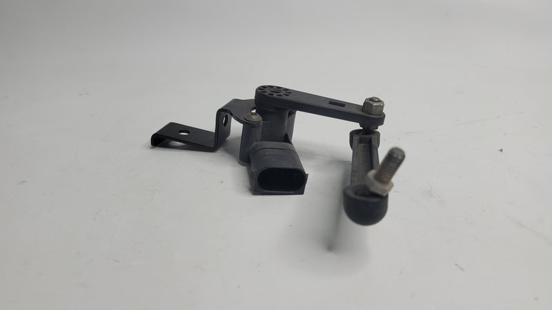 BMW M3 G80 FRONT LEFT SUSPENSION HEIGHT LEVEL SENSOR 6895466 - MPerformance.parts