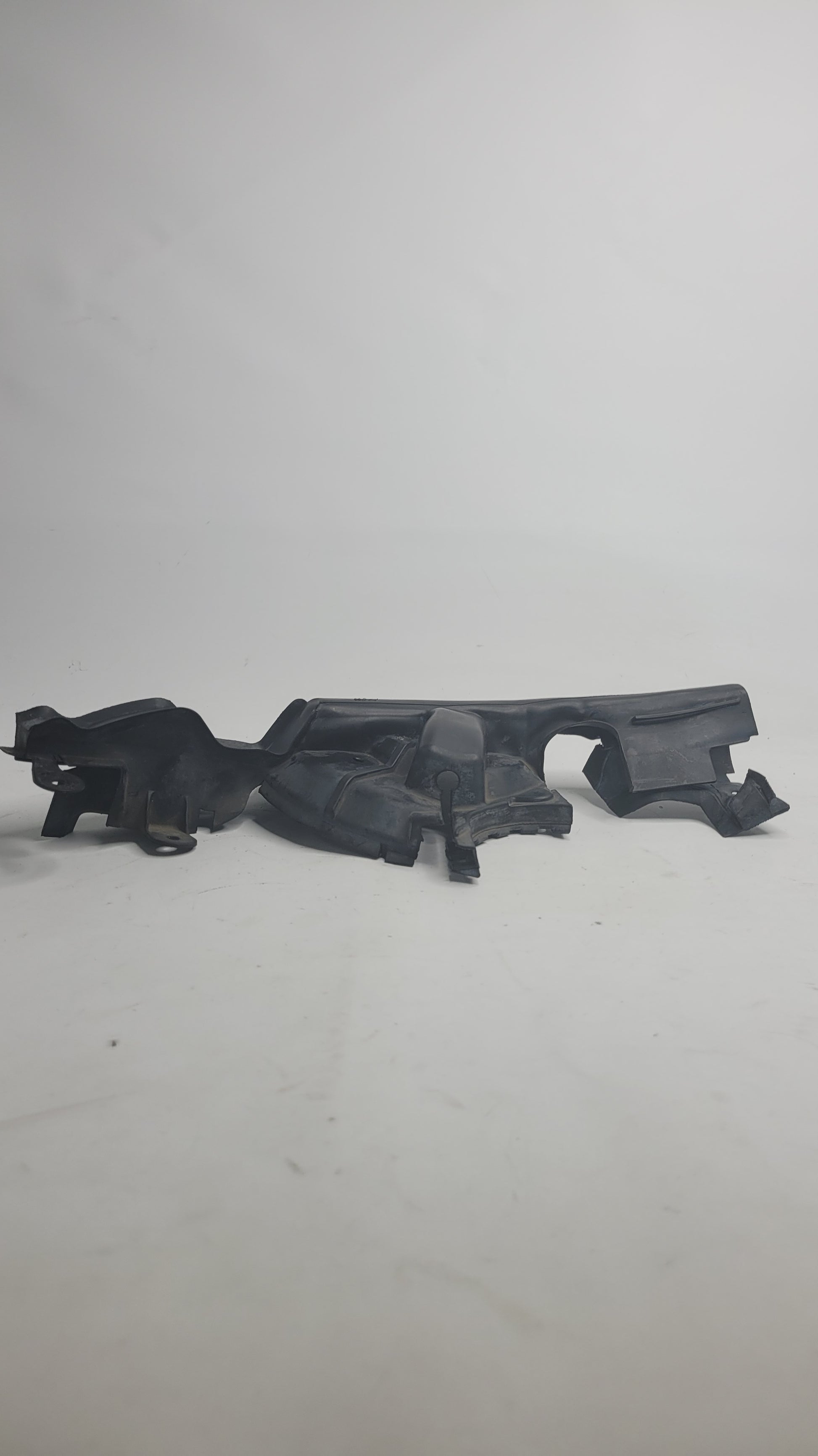 BMW M3 M4 F80 F82 F83 LEFT - Engine / HOOD SEAL 8066661 - MPerformance.parts