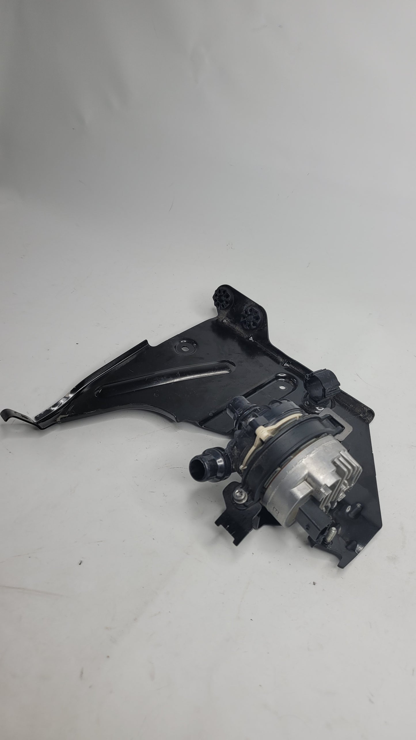 BMW M3 M4 G80 G82 G83 AUXILIARY WATER PUMP 8088928 - MPerformance.parts
