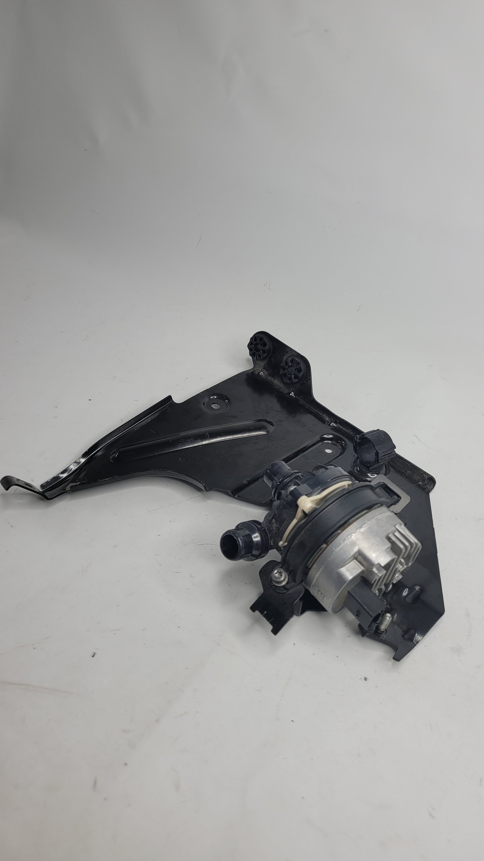 BMW M3 M4 G80 G82 G83 AUXILIARY WATER PUMP 8088928 - MPerformance.parts