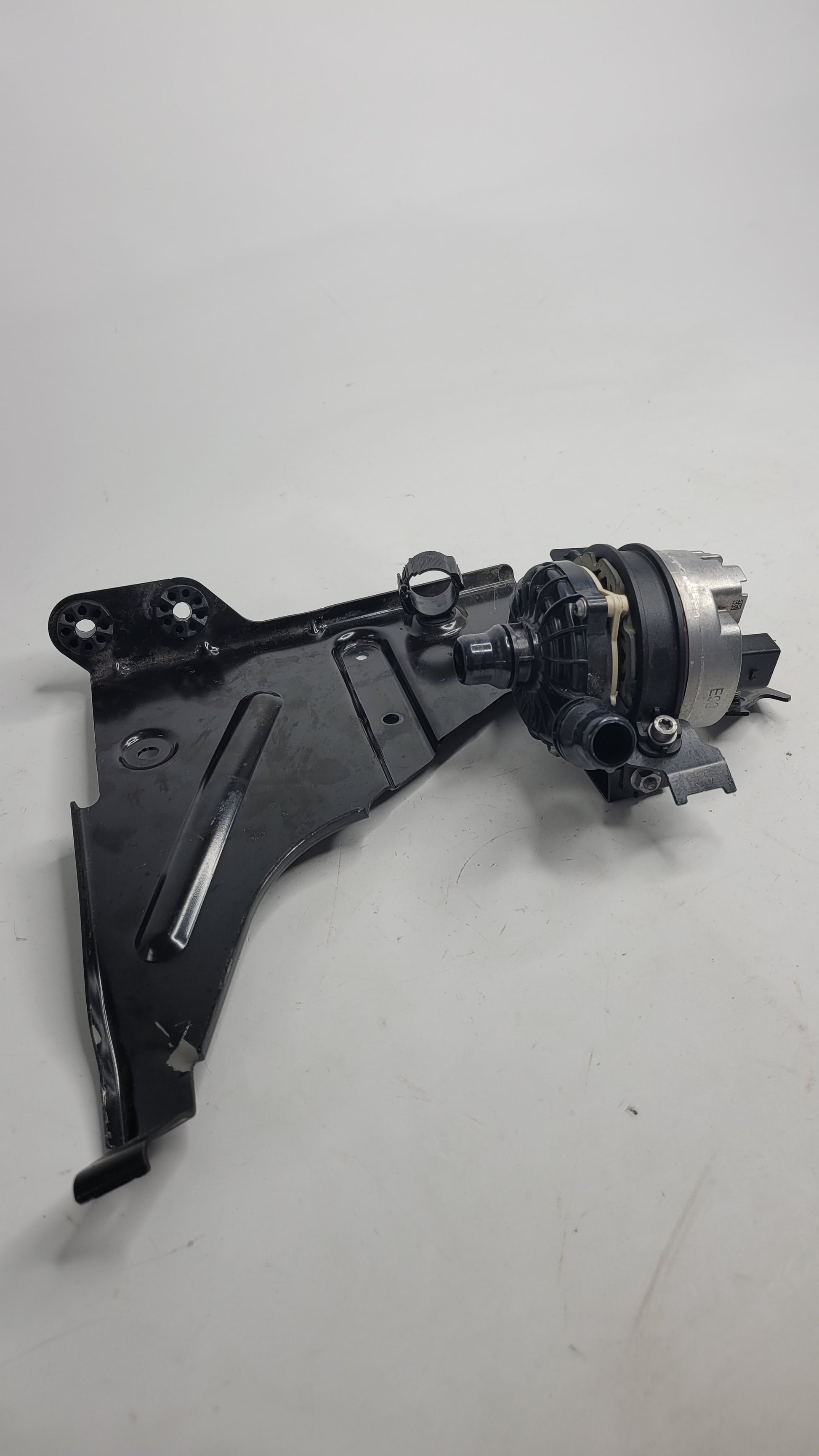 BMW M3 M4 G80 G82 G83 AUXILIARY WATER PUMP 8088928 - MPerformance.parts