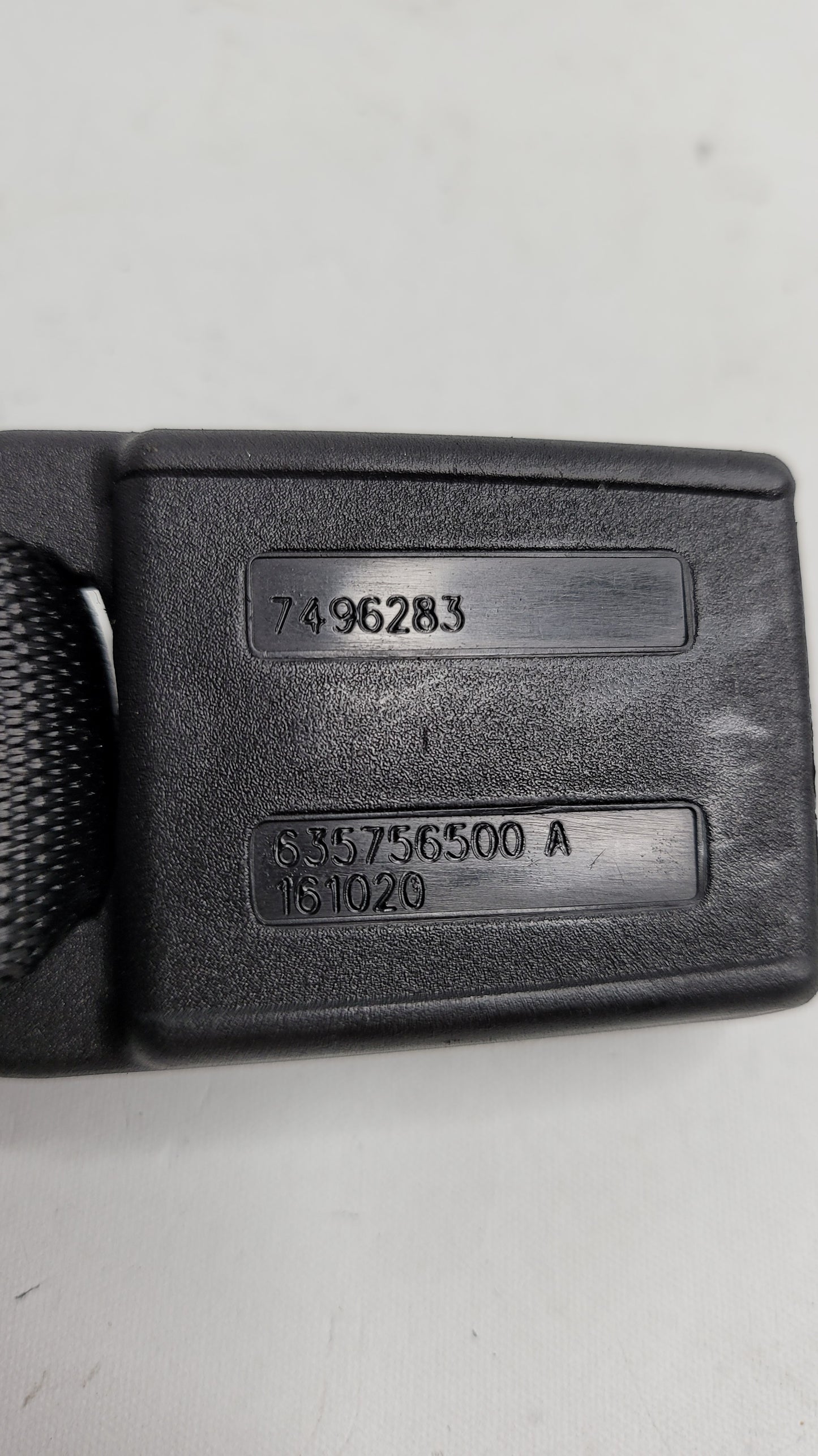 BMW M3 G80 - REAR Centre SEAT BELT Buckle / Receiver 7496283 - MPerformance.parts