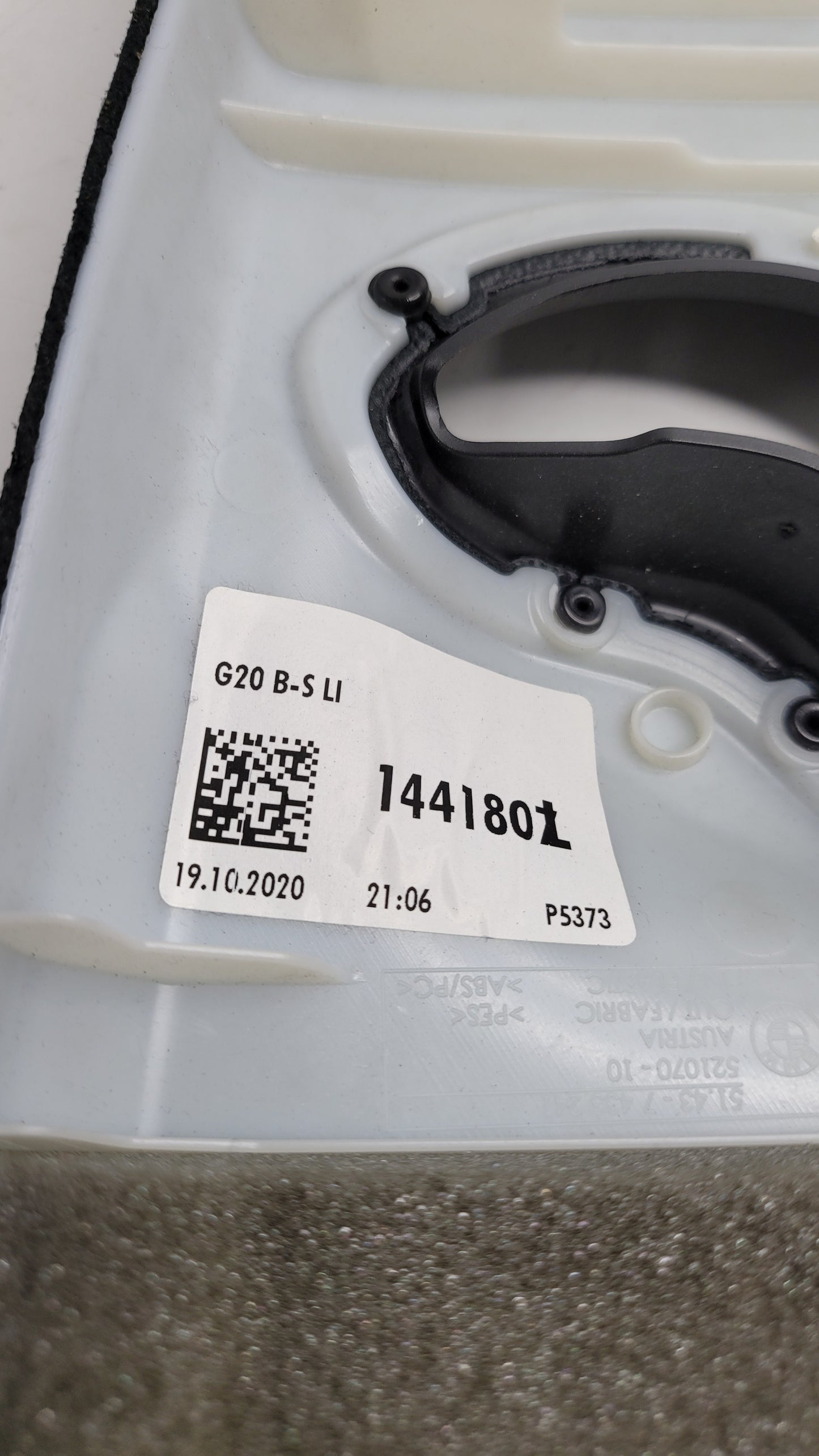 G80 M3 right side B pillar trim - 521070 - MPerformance.parts