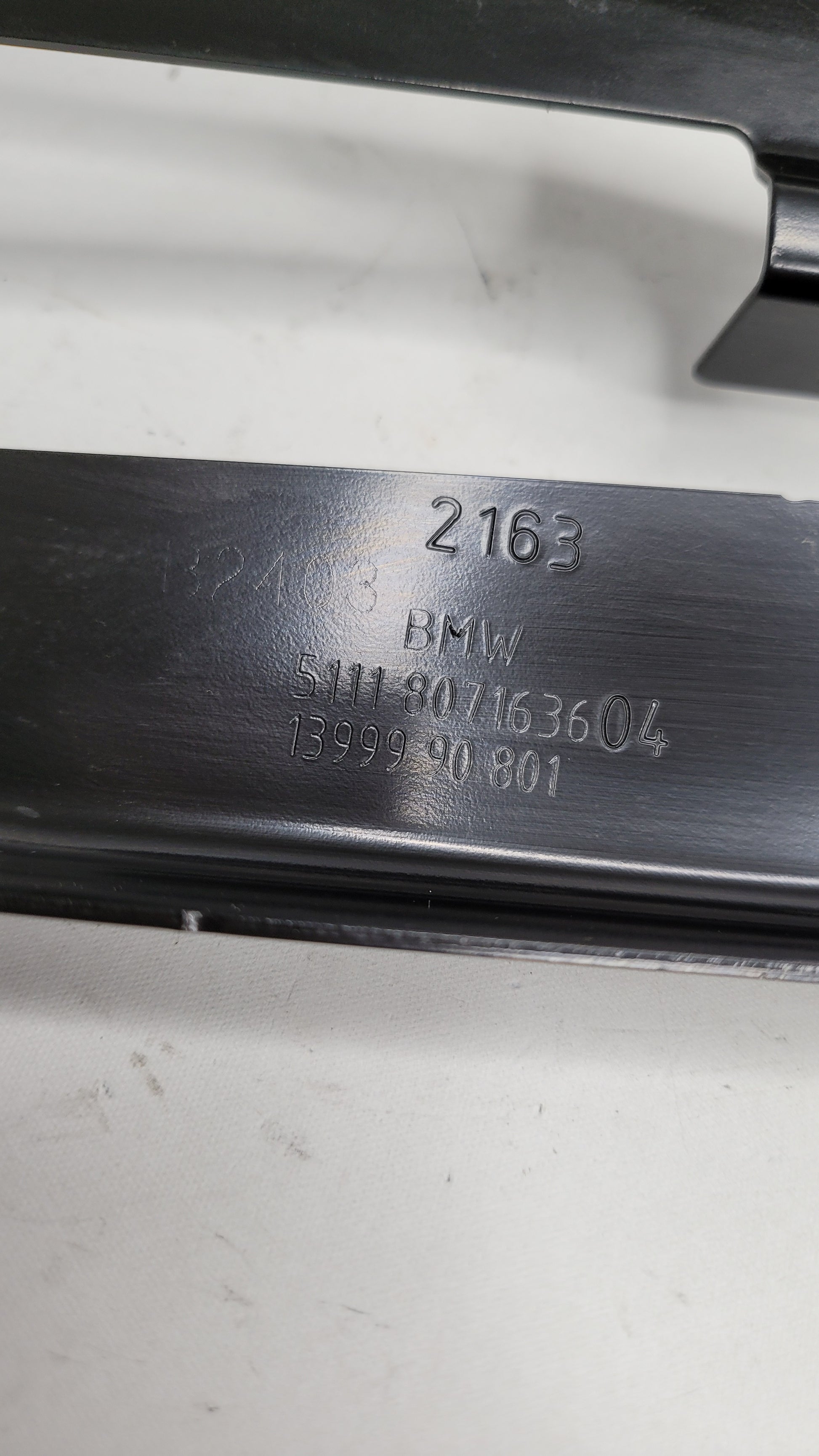 BMW M4 COUPE G82 FRONT RIGHT HEADLIGHT MOUNT PLATE 51118071636 - MPerformance.parts