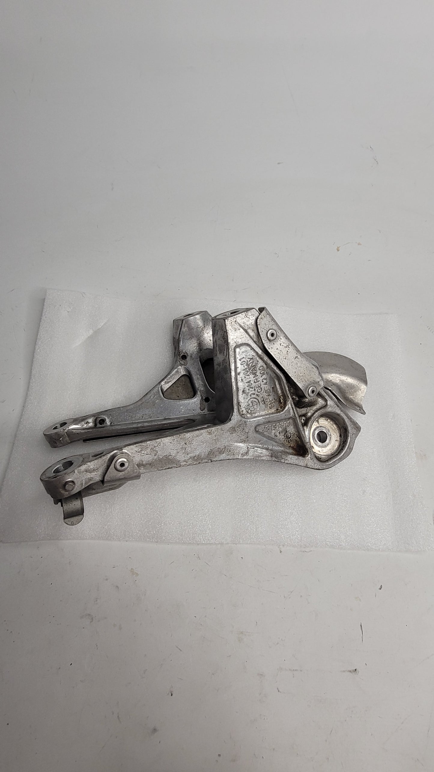 BMW F82 M4 F87 F80 F83 Right Engine Support Bracket 2284204 - MPerformance.parts