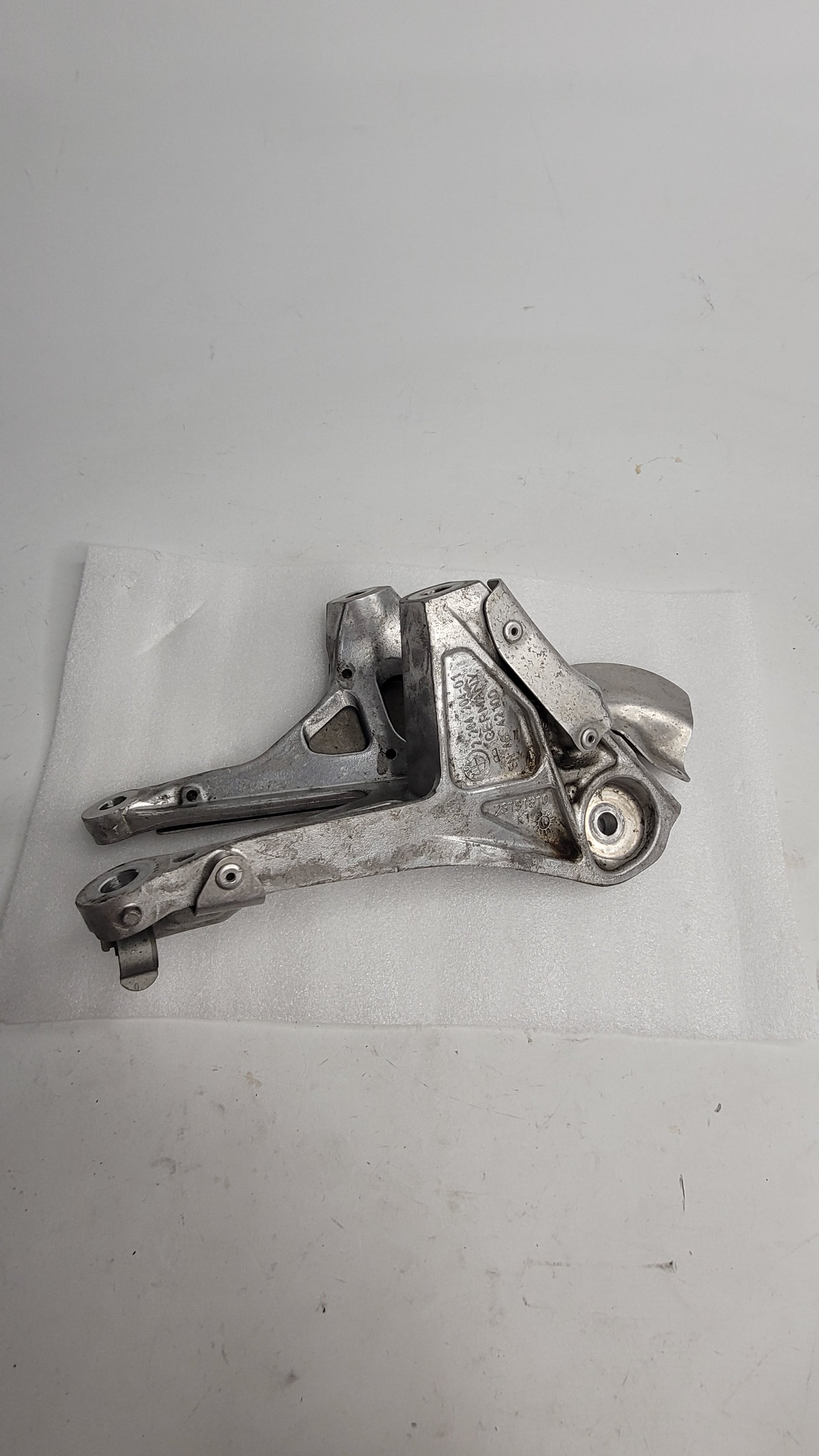 BMW F82 M4 F87 F80 F83 Right Engine Support Bracket 2284204 - MPerformance.parts