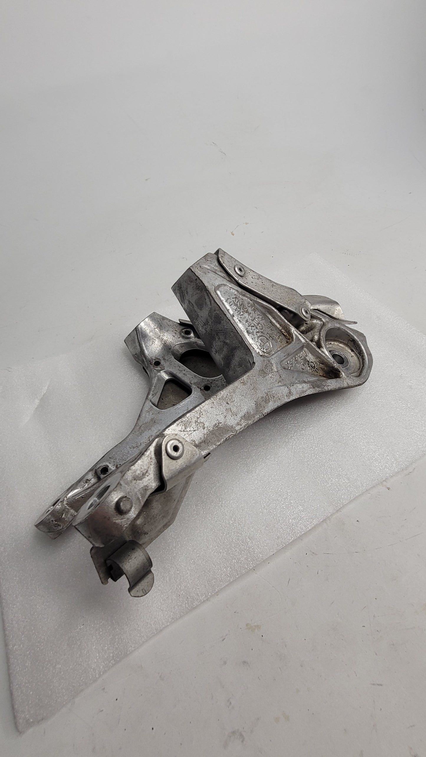 BMW F82 M4 F87 F80 F83 Right Engine Support Bracket 2284204 - MPerformance.parts