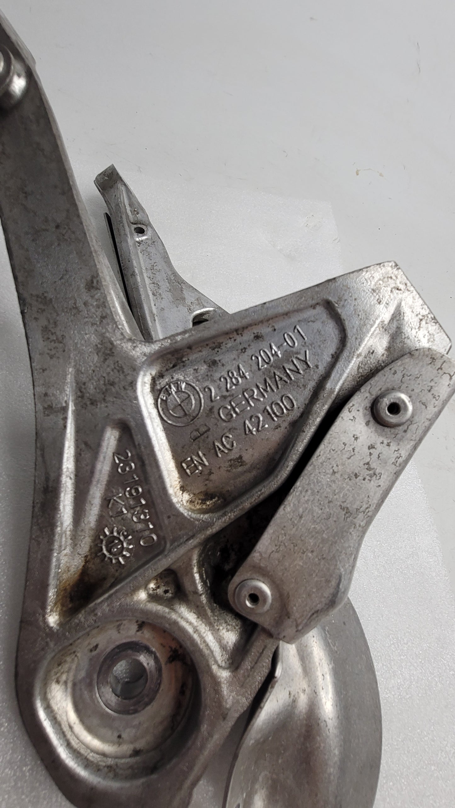BMW F82 M4 F87 F80 F83 Right Engine Support Bracket 2284204 - MPerformance.parts