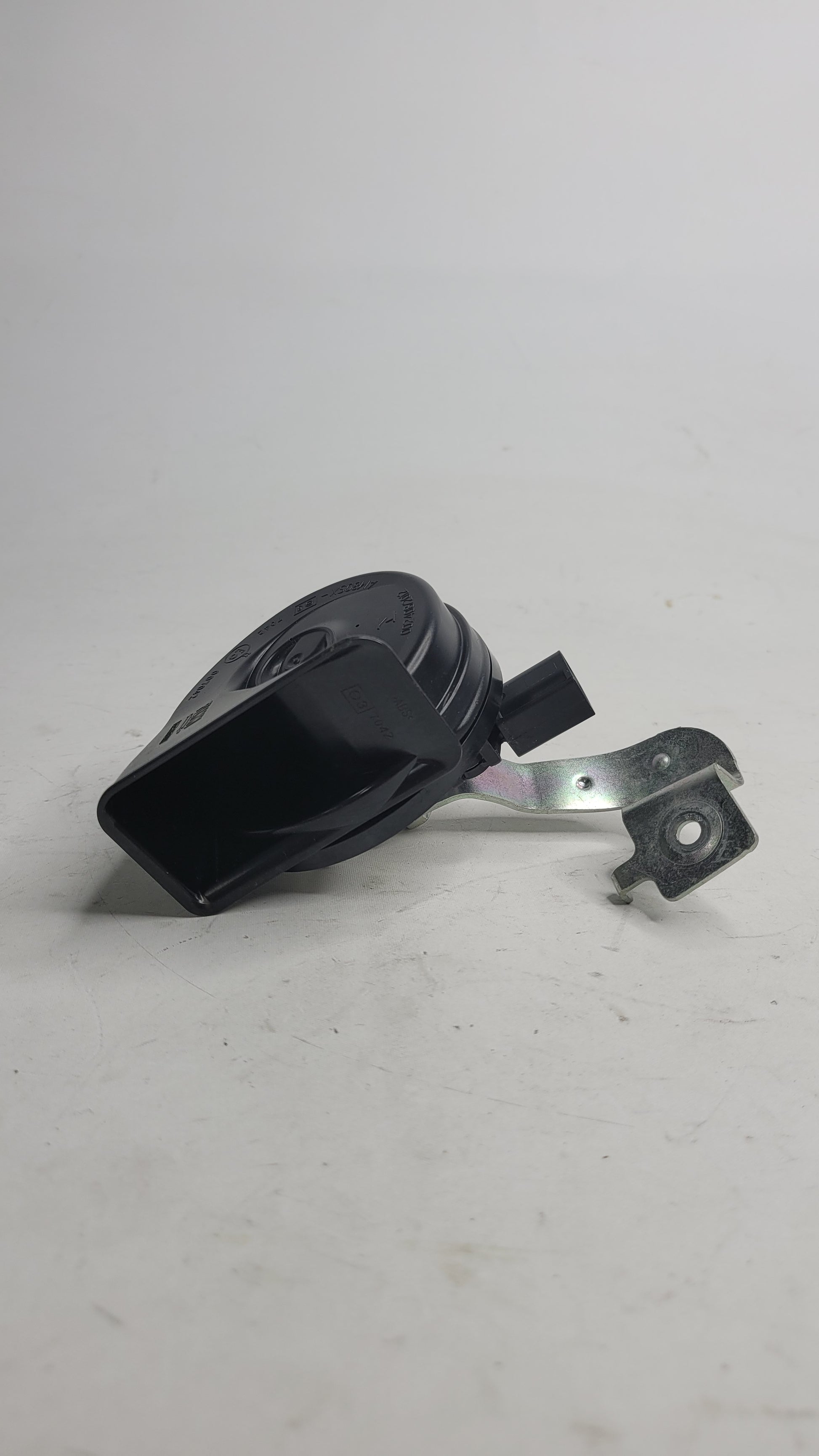 BMW M3 G80 RIGHT SIDE HIGH NOTE TONE HORN SIGNAL - 7492205 - MPerformance.parts