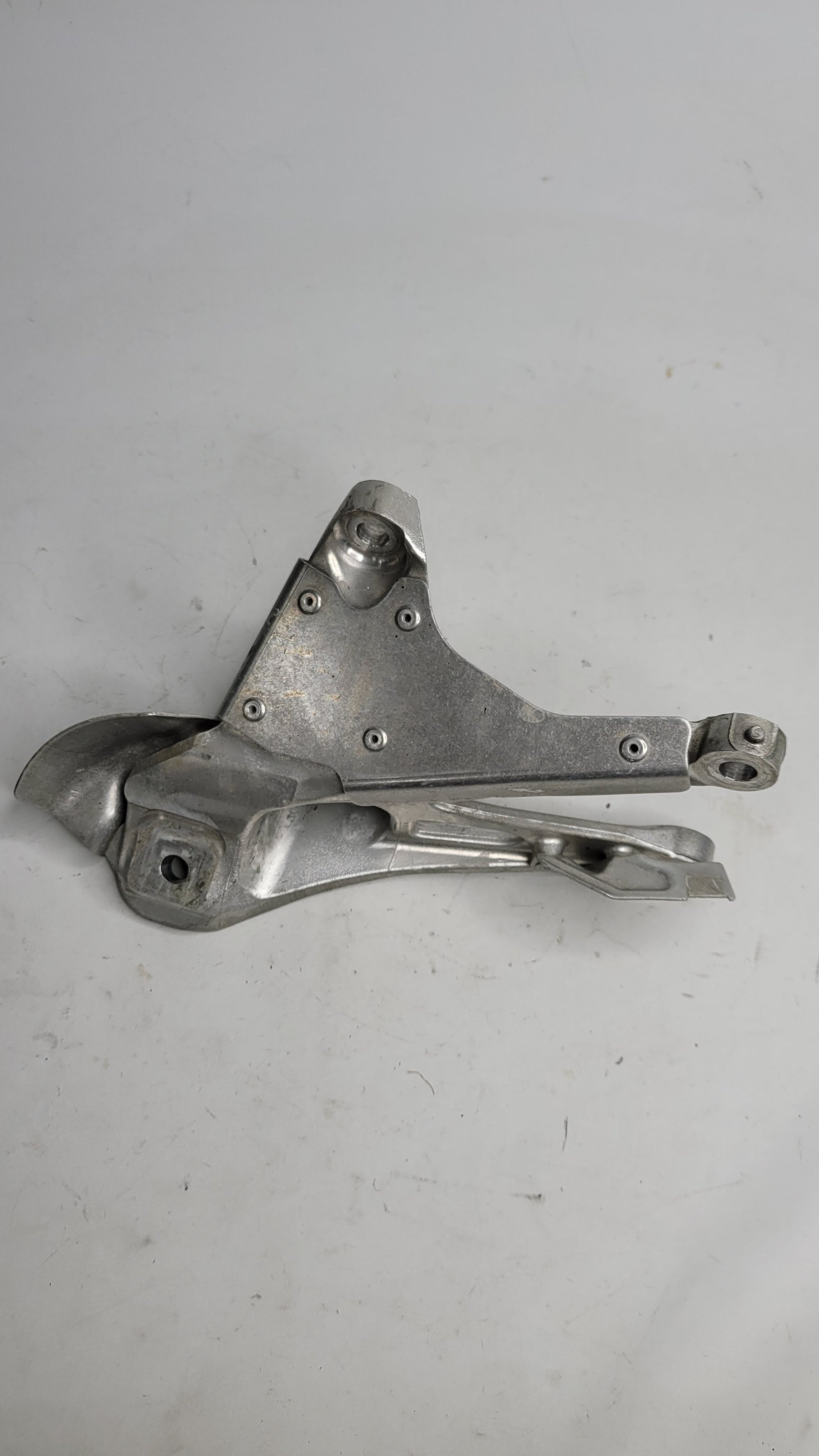 BMW F82 M4 F87 F80 F83 Right Engine Support Bracket 2284204 - MPerformance.parts