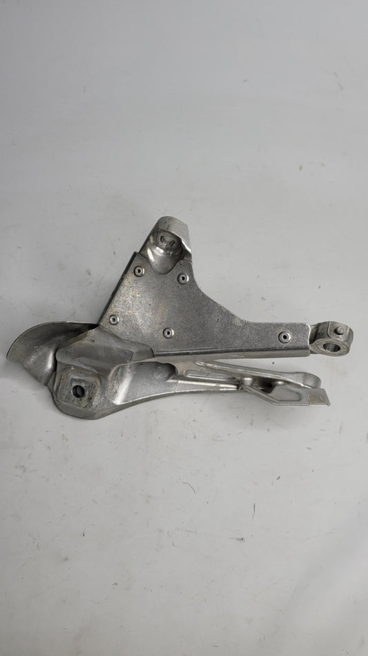 BMW F82 M4 F87 F80 F83 Right Engine Support Bracket 2284204 - MPerformance.parts