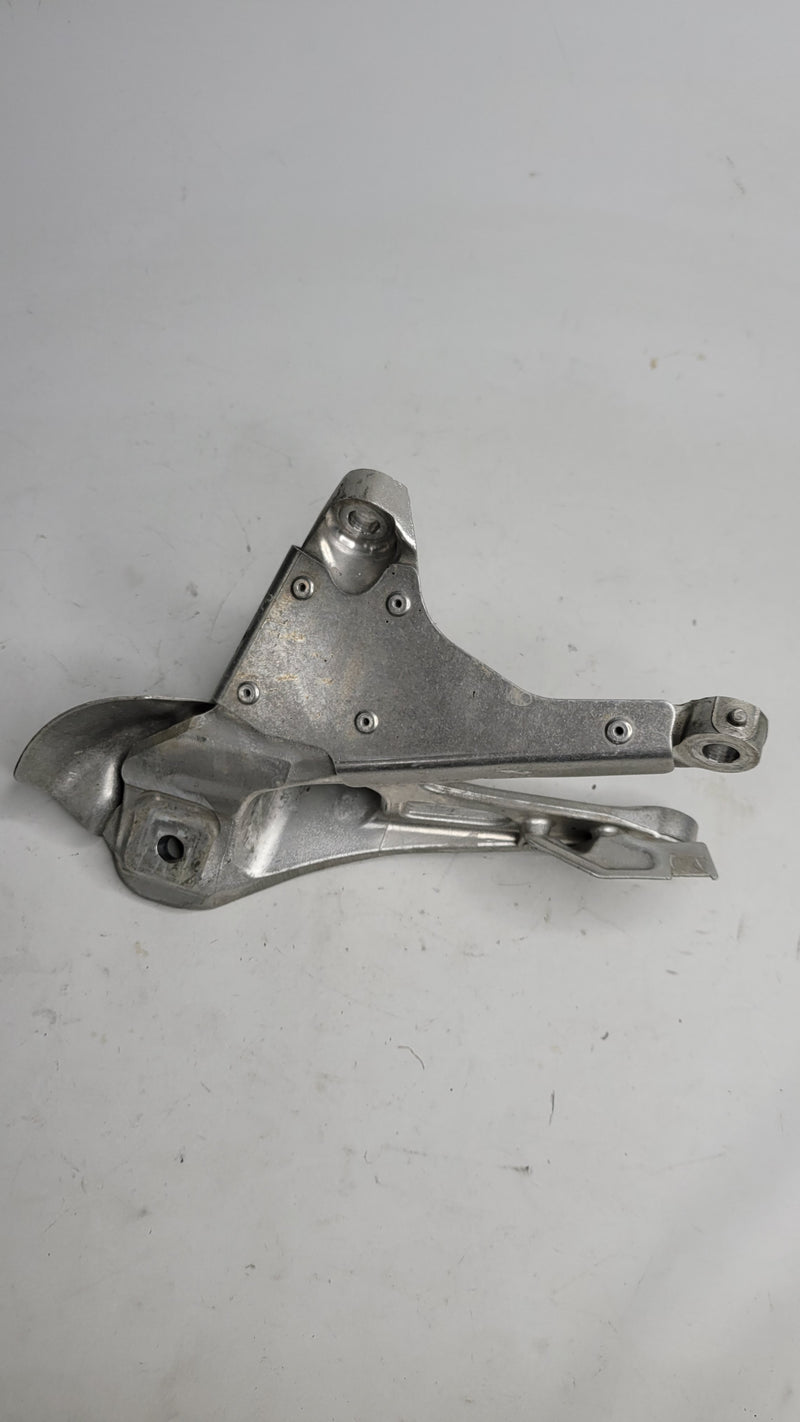 BMW F82 M4 F87 F80 F83 Right Engine Support Bracket 2284204 - MPerformance.parts