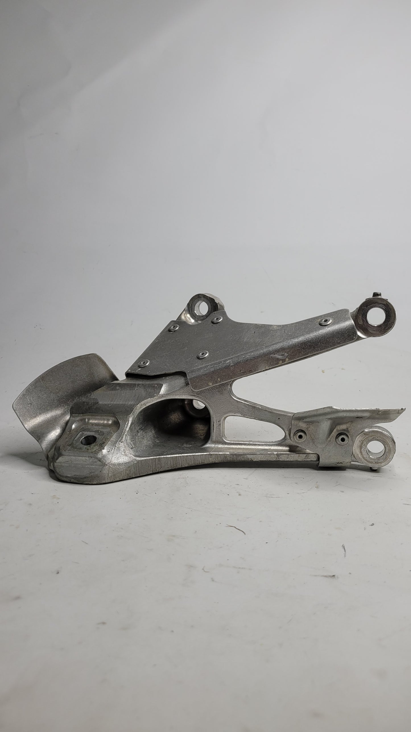 BMW F82 M4 F87 F80 F83 Right Engine Support Bracket 2284204 - MPerformance.parts