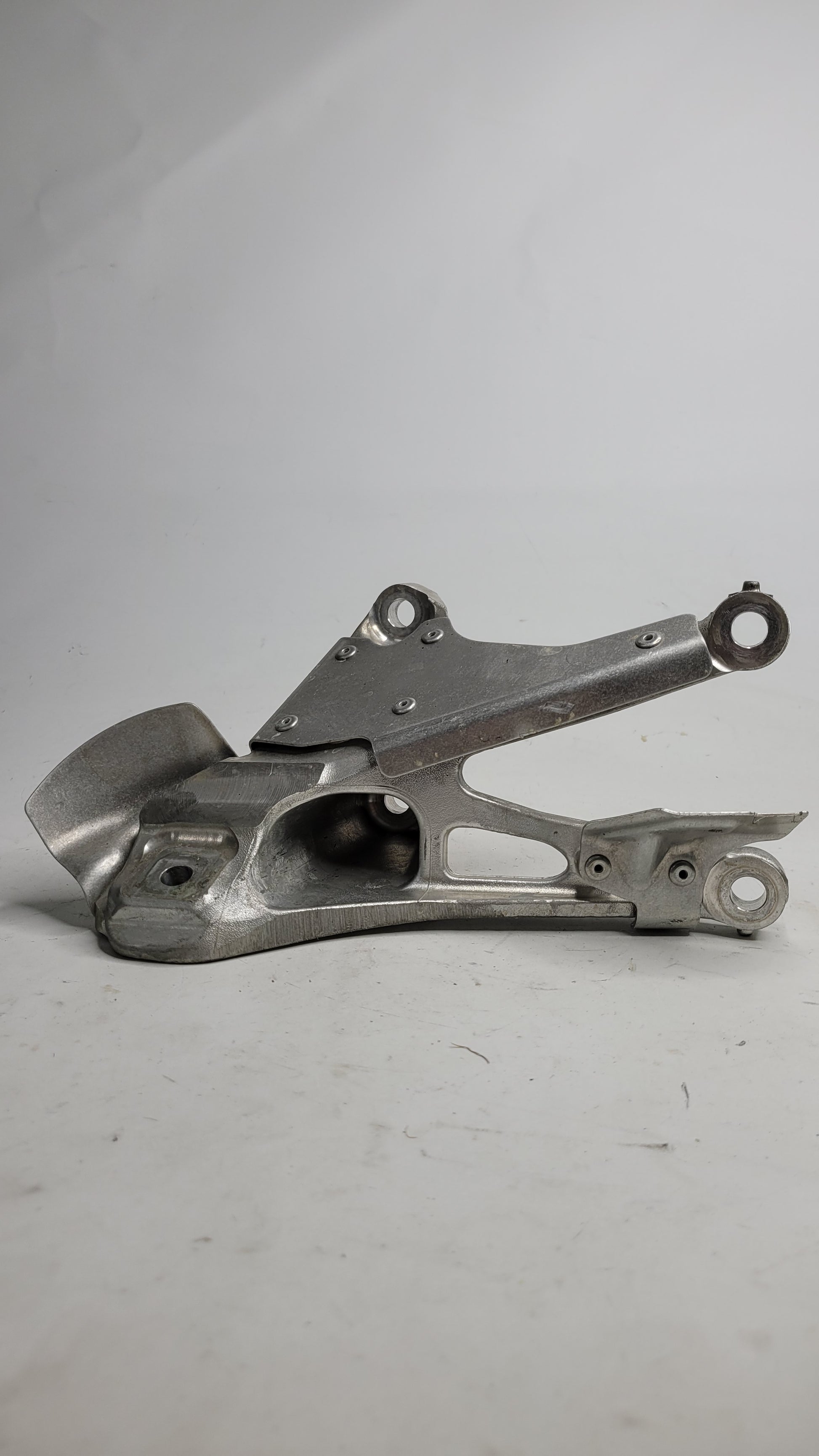 BMW F82 M4 F87 F80 F83 Right Engine Support Bracket 2284204 - MPerformance.parts
