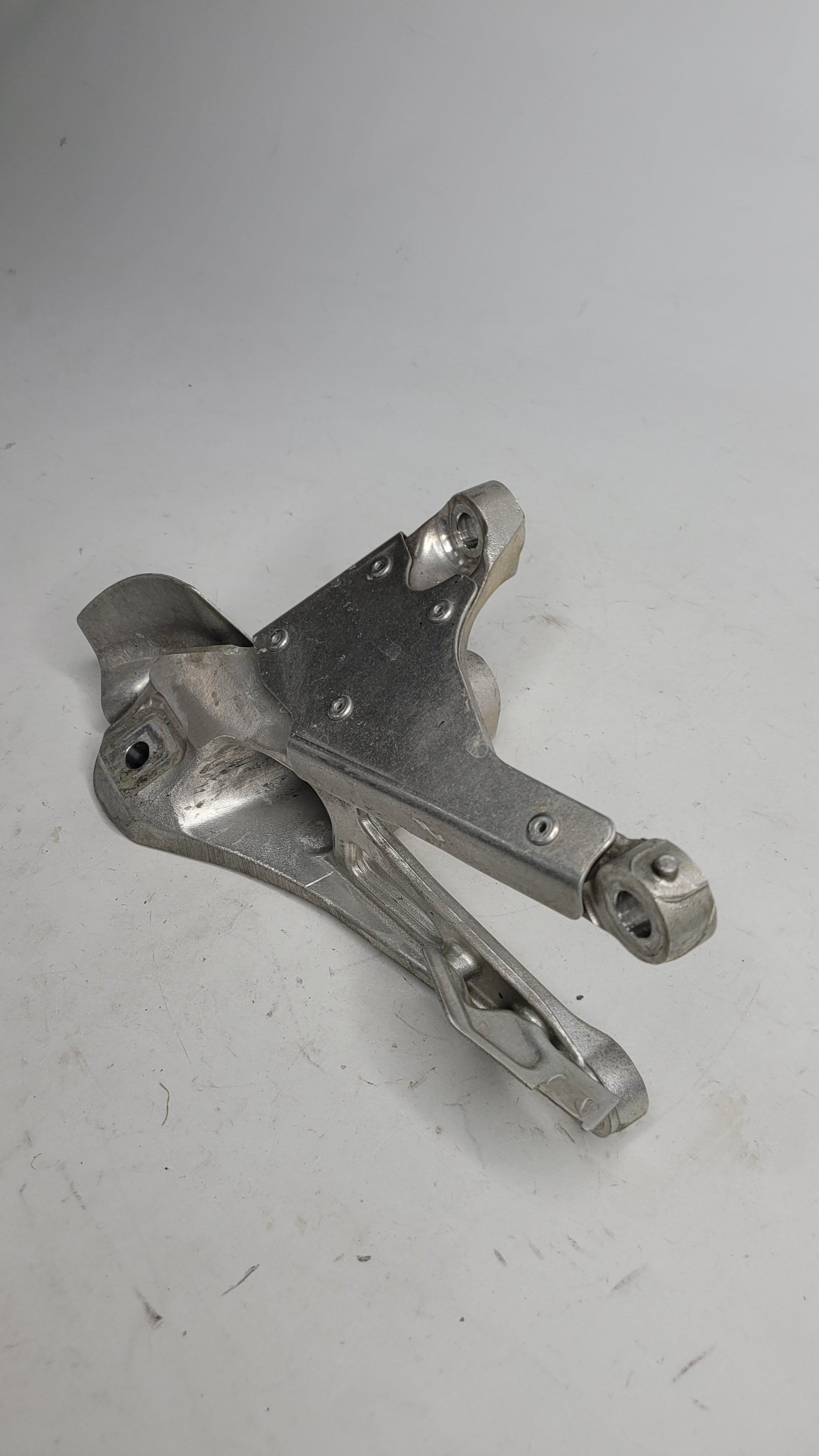 BMW F82 M4 F87 F80 F83 Right Engine Support Bracket 2284204 - MPerformance.parts