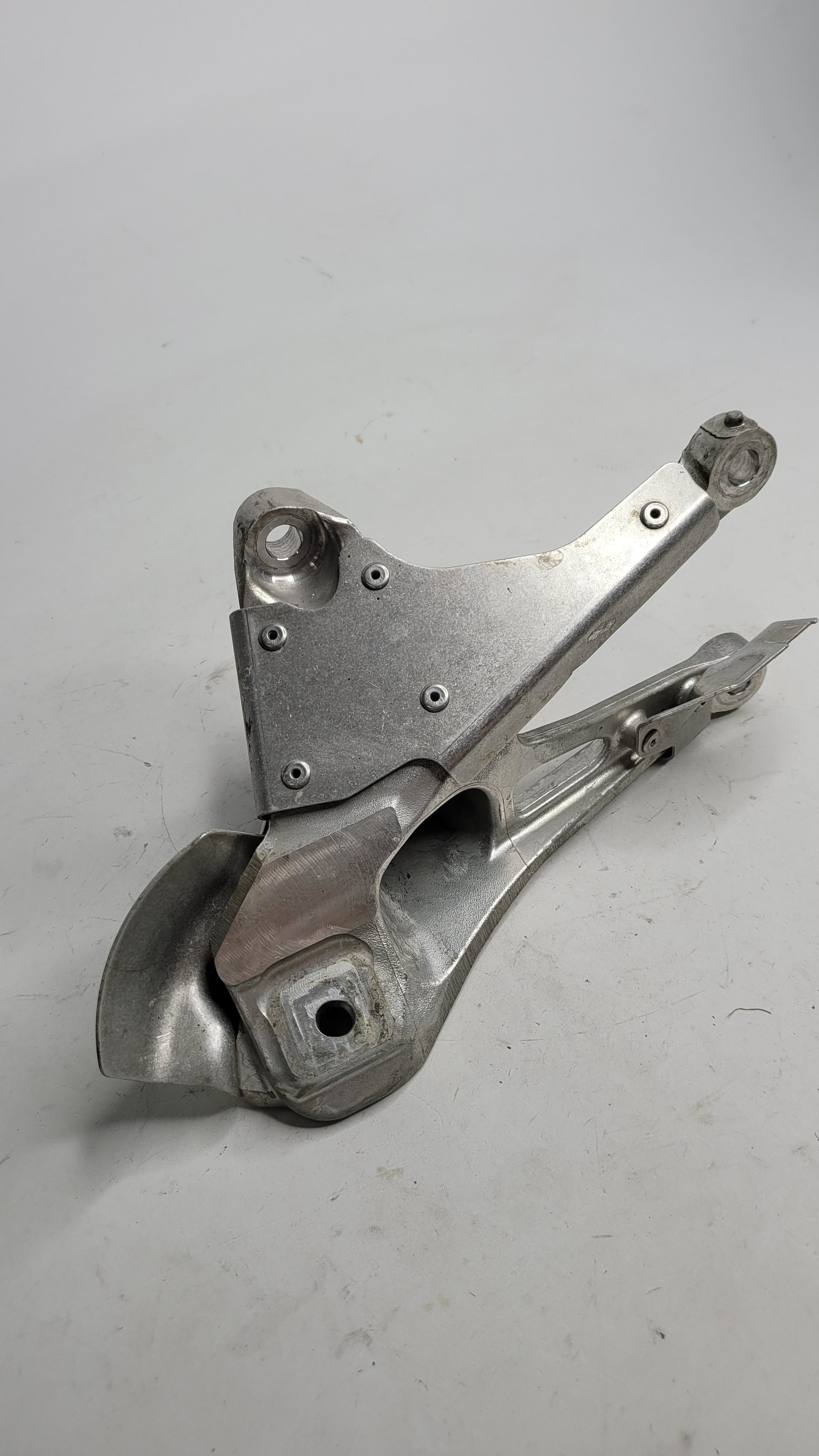 BMW F82 M4 F87 F80 F83 Right Engine Support Bracket 2284204 - MPerformance.parts
